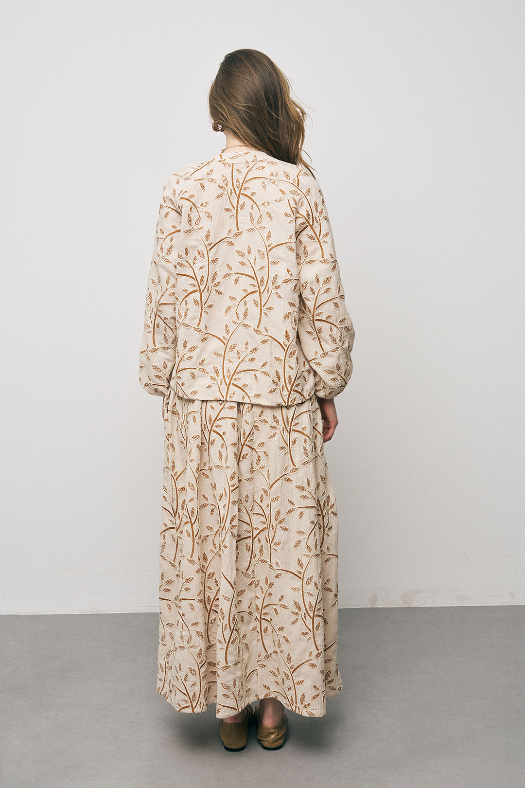 Nakış İşlemeli Balon Kol Tasarım Bluz Kahve