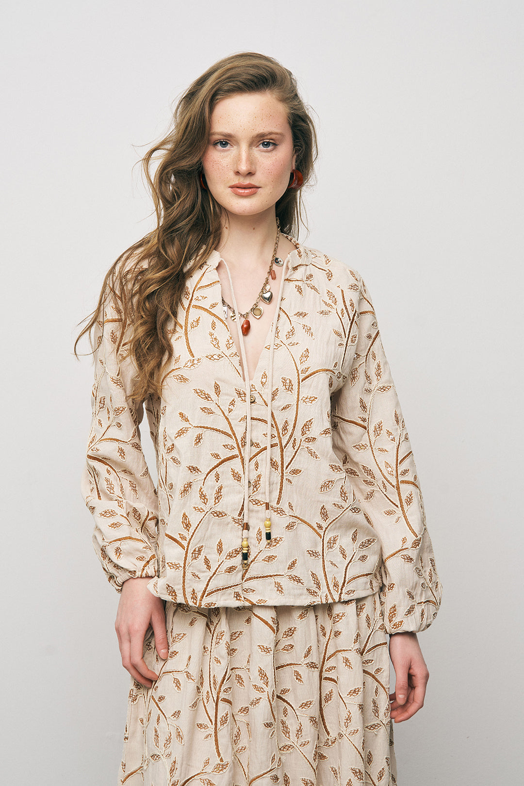 Nakış İşlemeli Balon Kol Tasarım Bluz Kahve