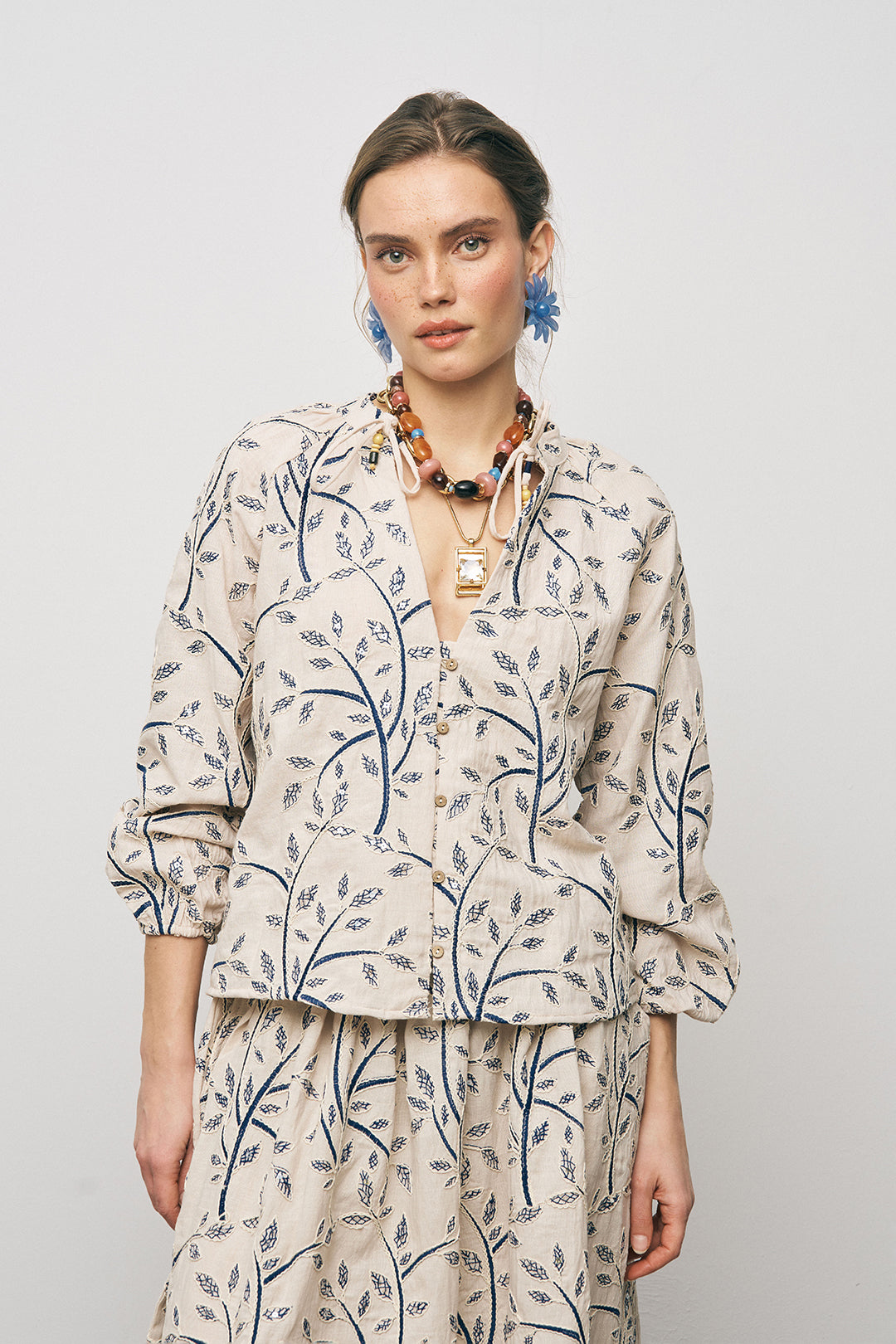 Nakış İşlemeli Balon Kol Tasarım Bluz Laci