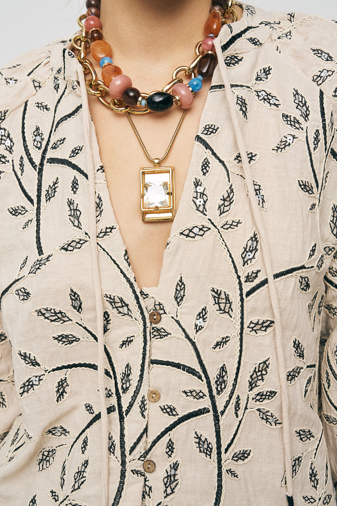 Nakış İşlemeli Balon Kol Tasarım Bluz Siyah