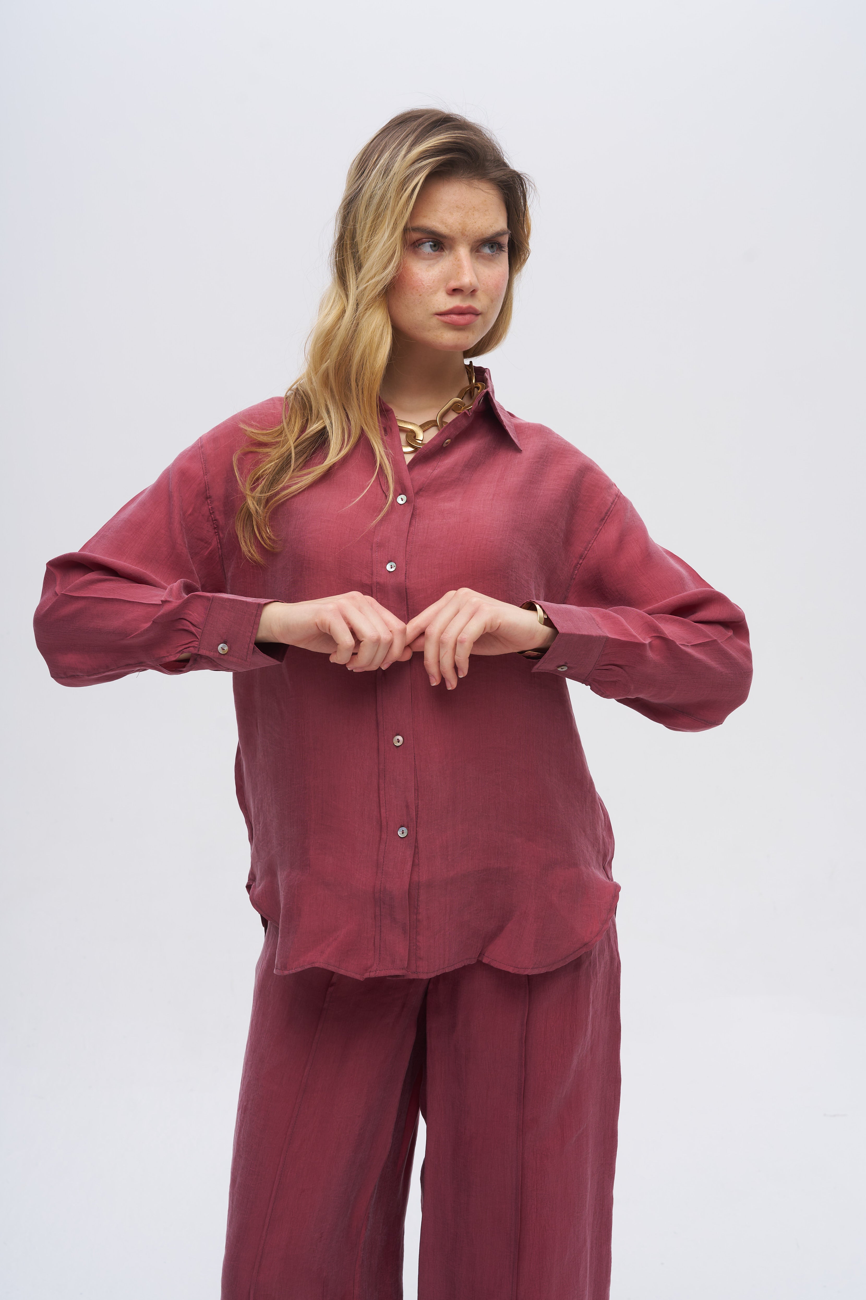 Klasik Yaka Önden Düğmeli Dökümlü Gömlek