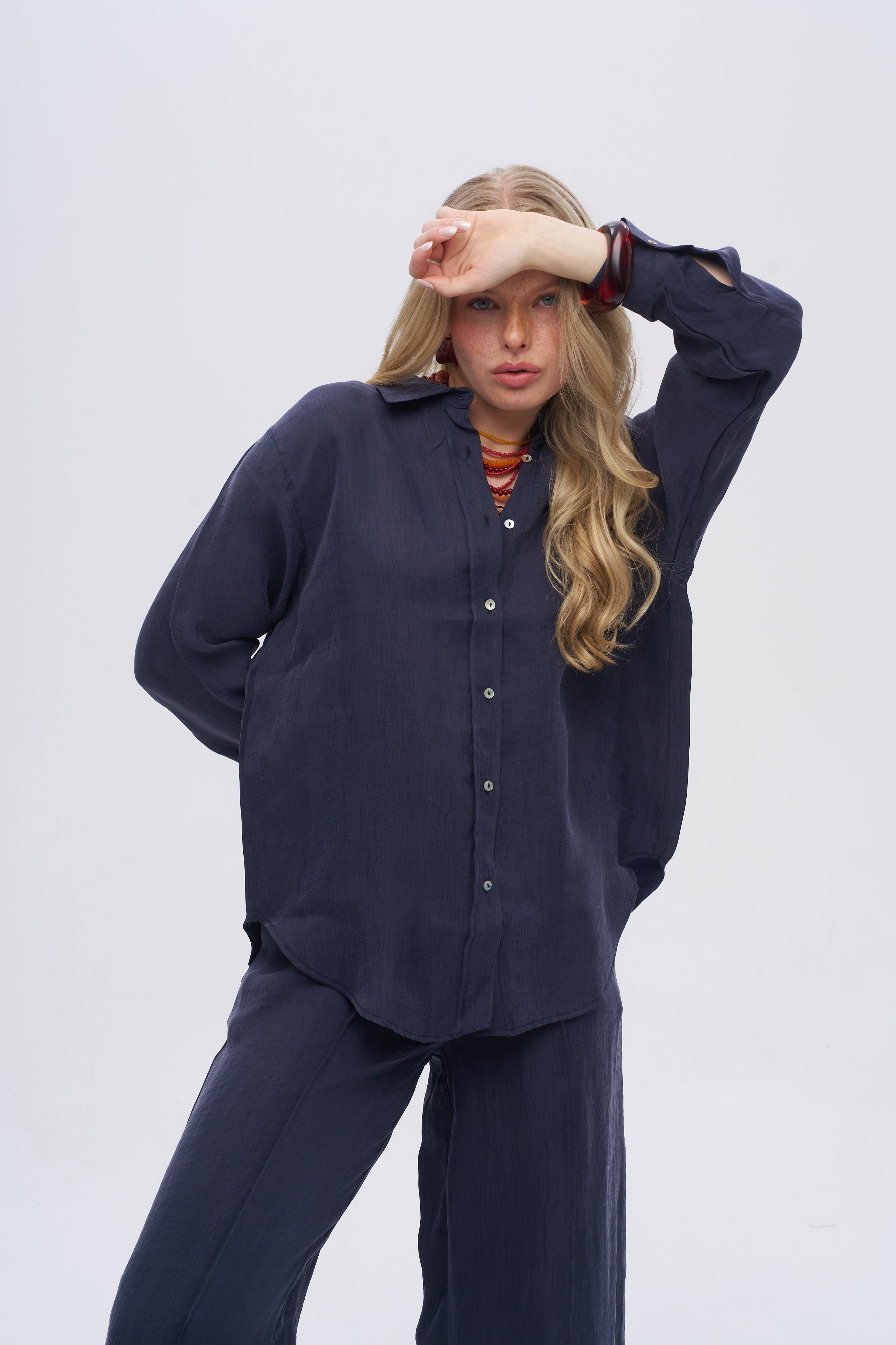 Klasik Yaka Önden Düğmeli Dökümlü Gömlek Laci