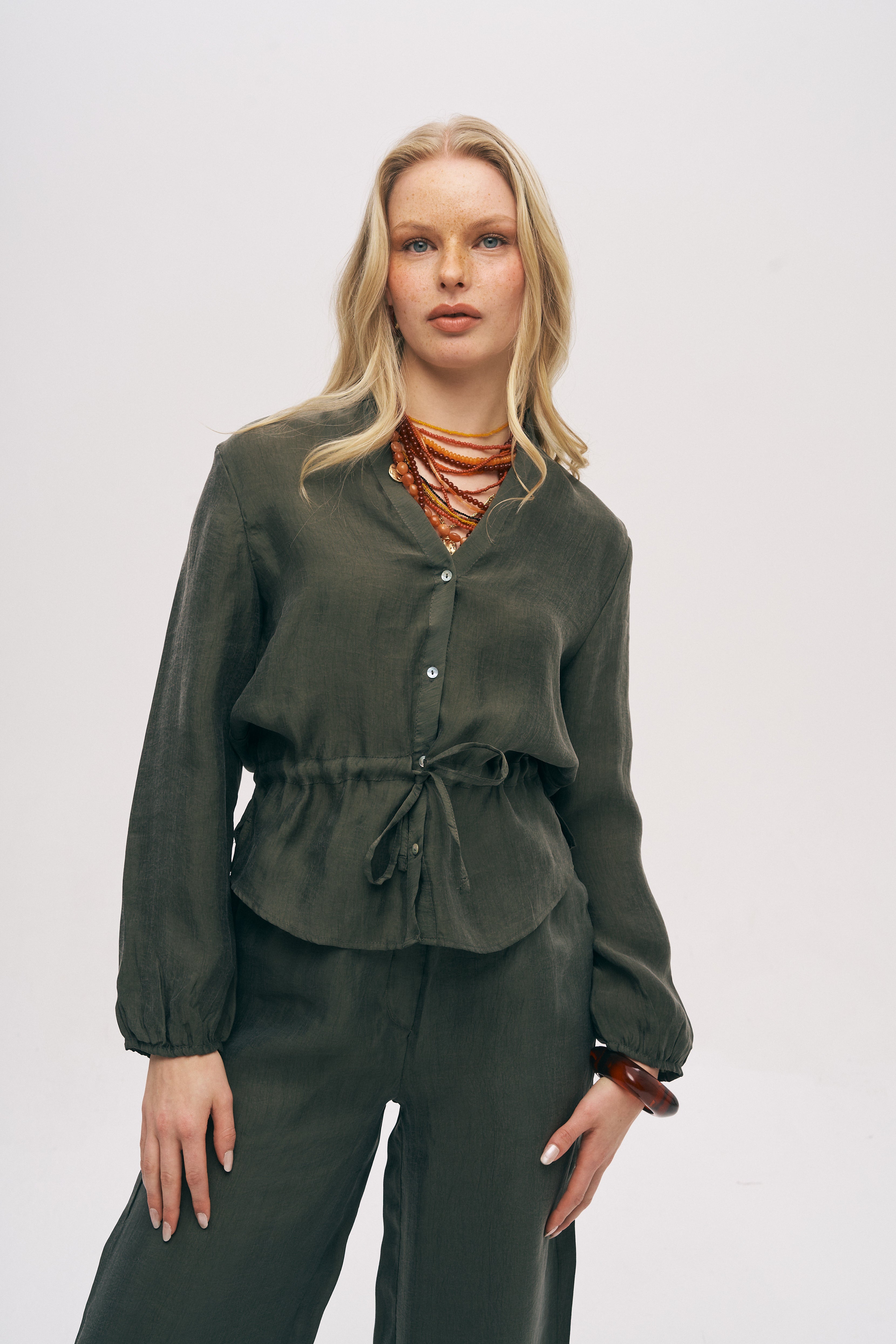 Gömlek Yaka Önden Düğmeli Kısa Kollu Dökümlü Bluz Haki