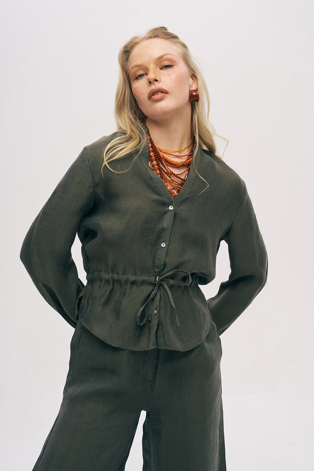 Gömlek Yaka Önden Düğmeli Kısa Kollu Dökümlü Bluz Haki