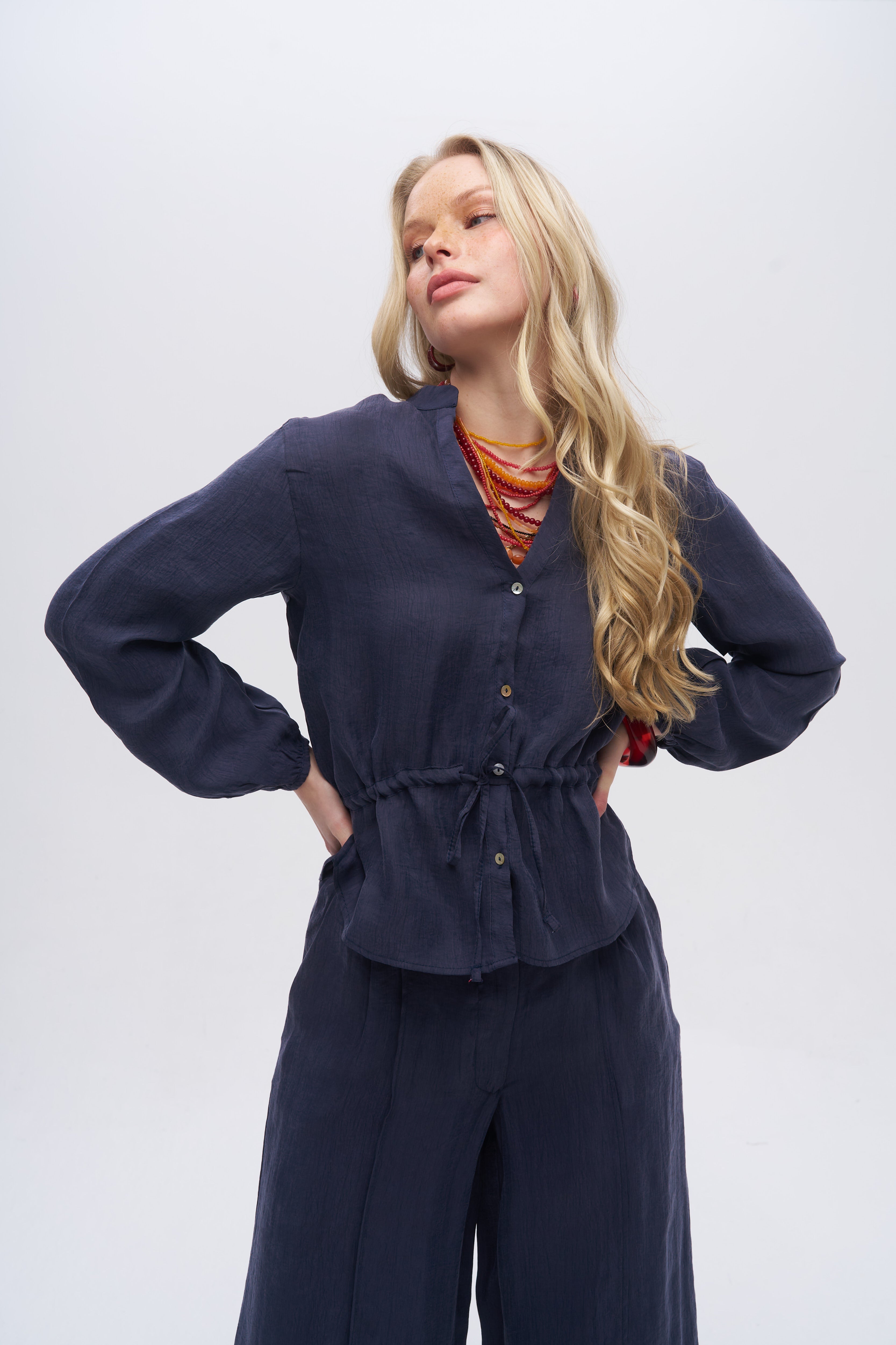 Gömlek Yaka Önden Düğmeli Kısa Kollu Dökümlü Bluz Laci