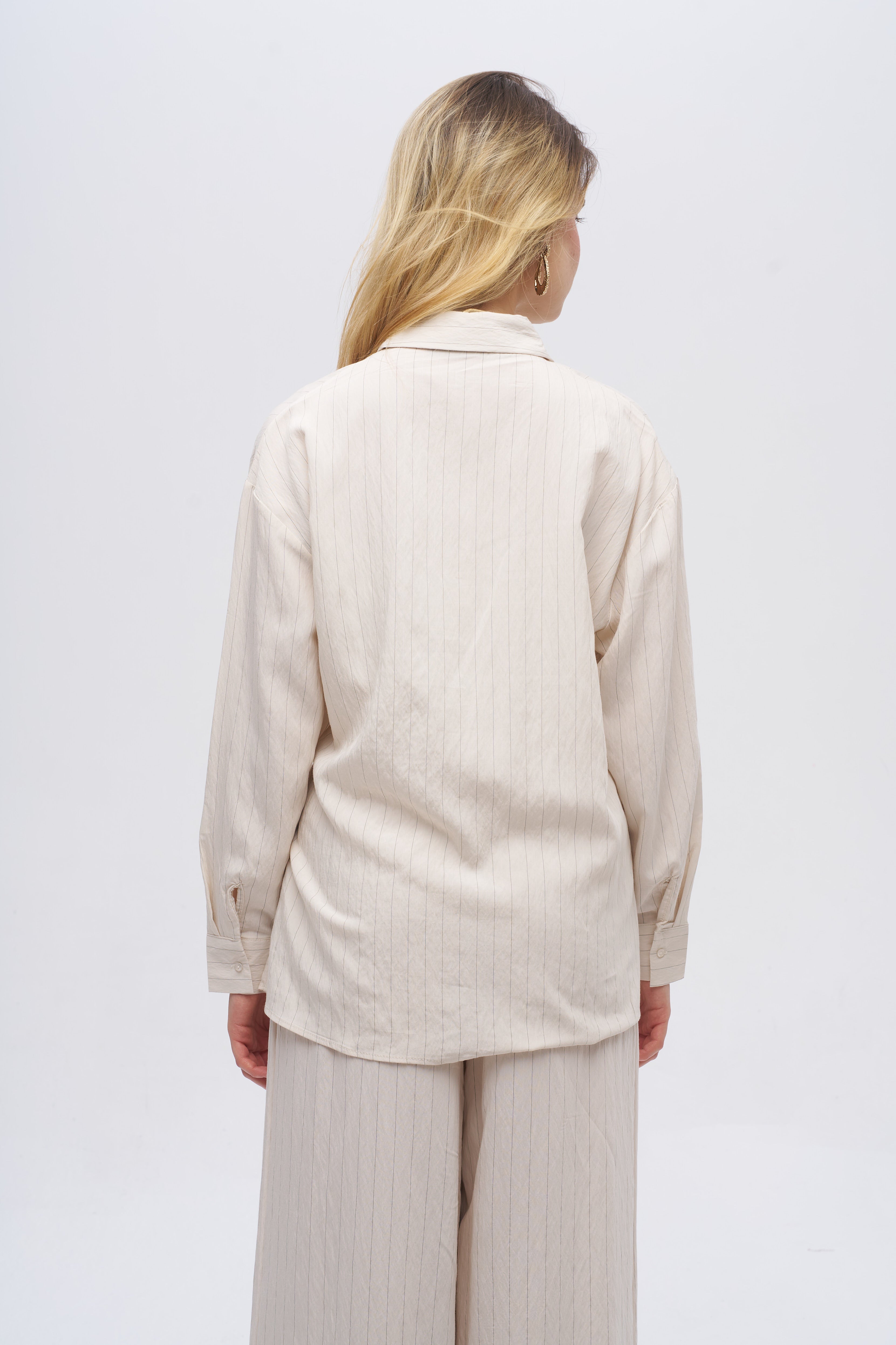 Çizgi Dokulu Klasik Yaka Kemerli Gömlek