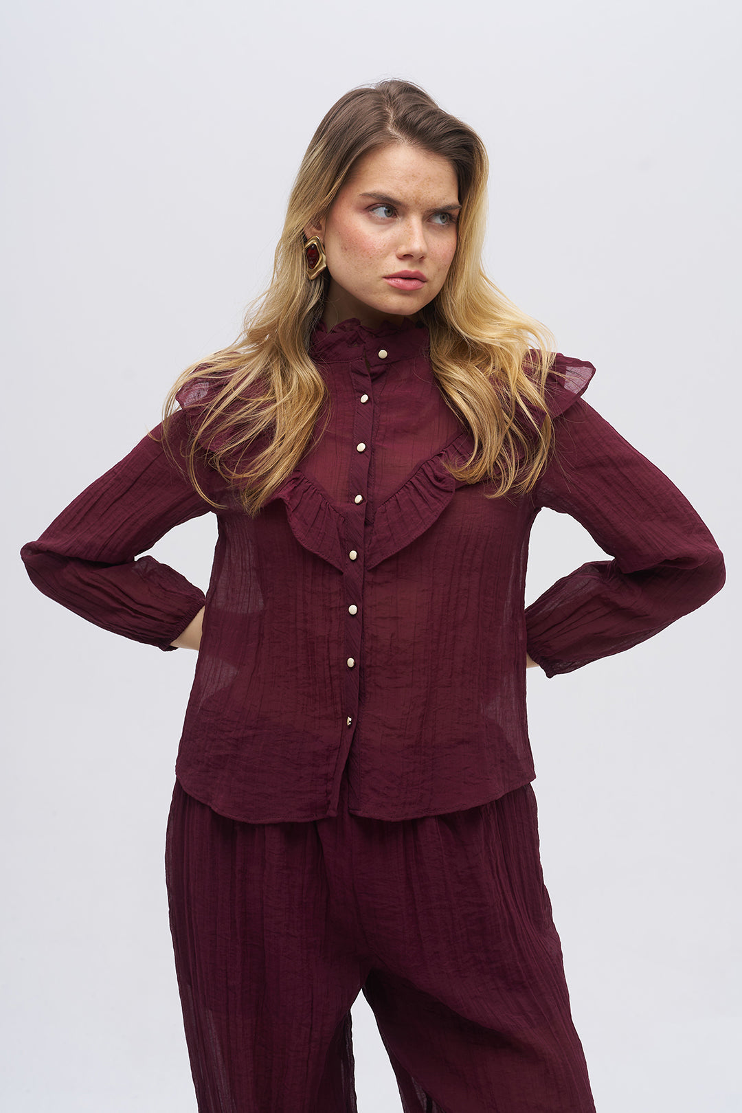 Bordo Fırfır Detaylı Dik Yaka Bluz