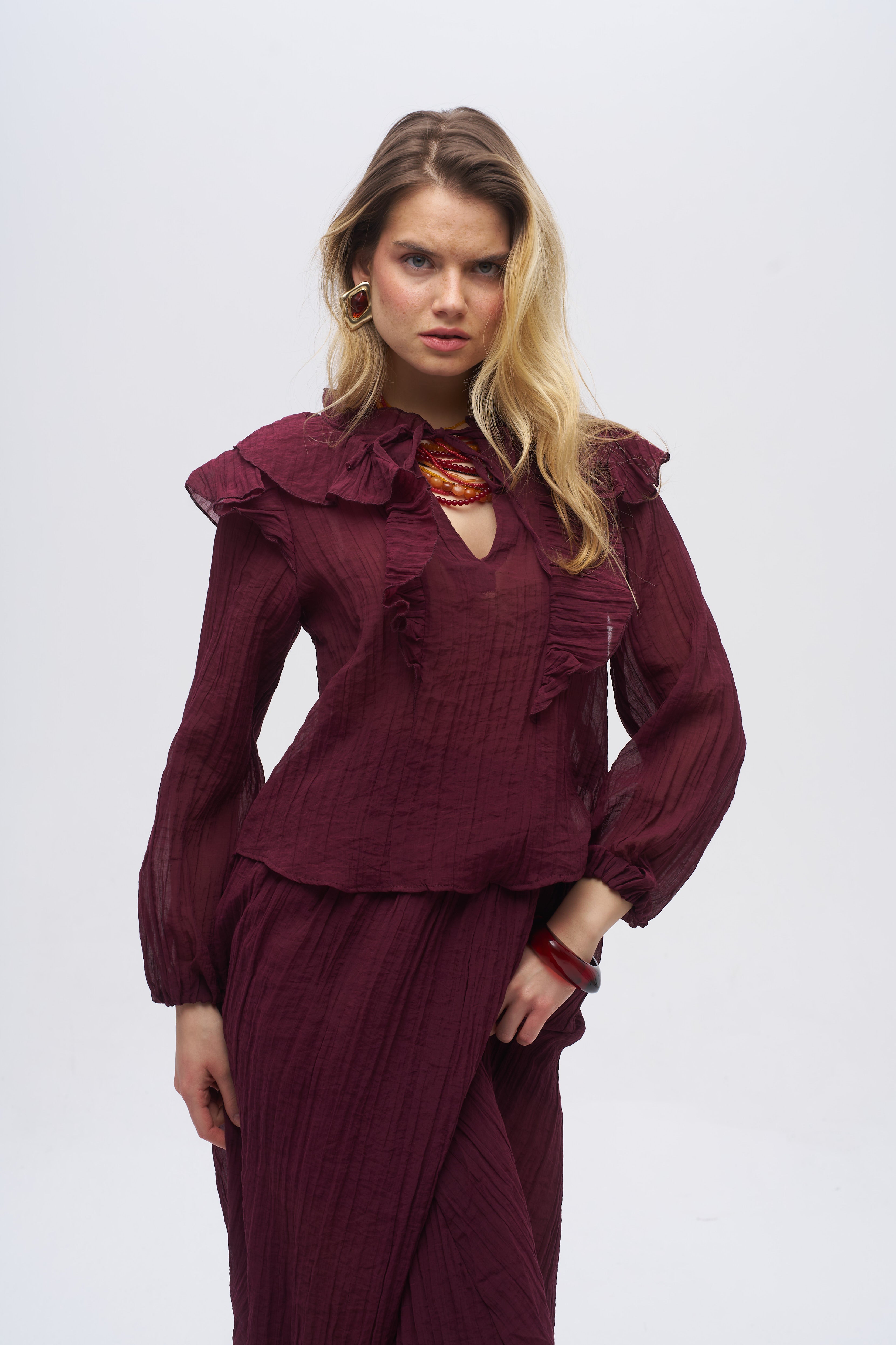 Fırfır Detaylı Yaka Bağlamalı Bordo Bluz