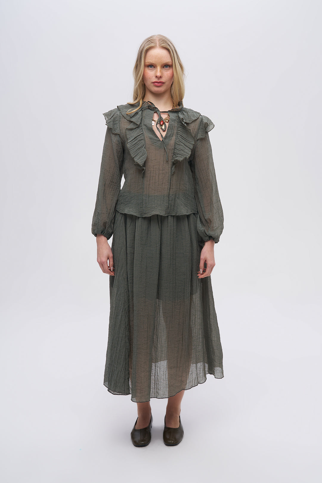 Fırfır Detaylı Yaka Bağlamalı Haki Bluz