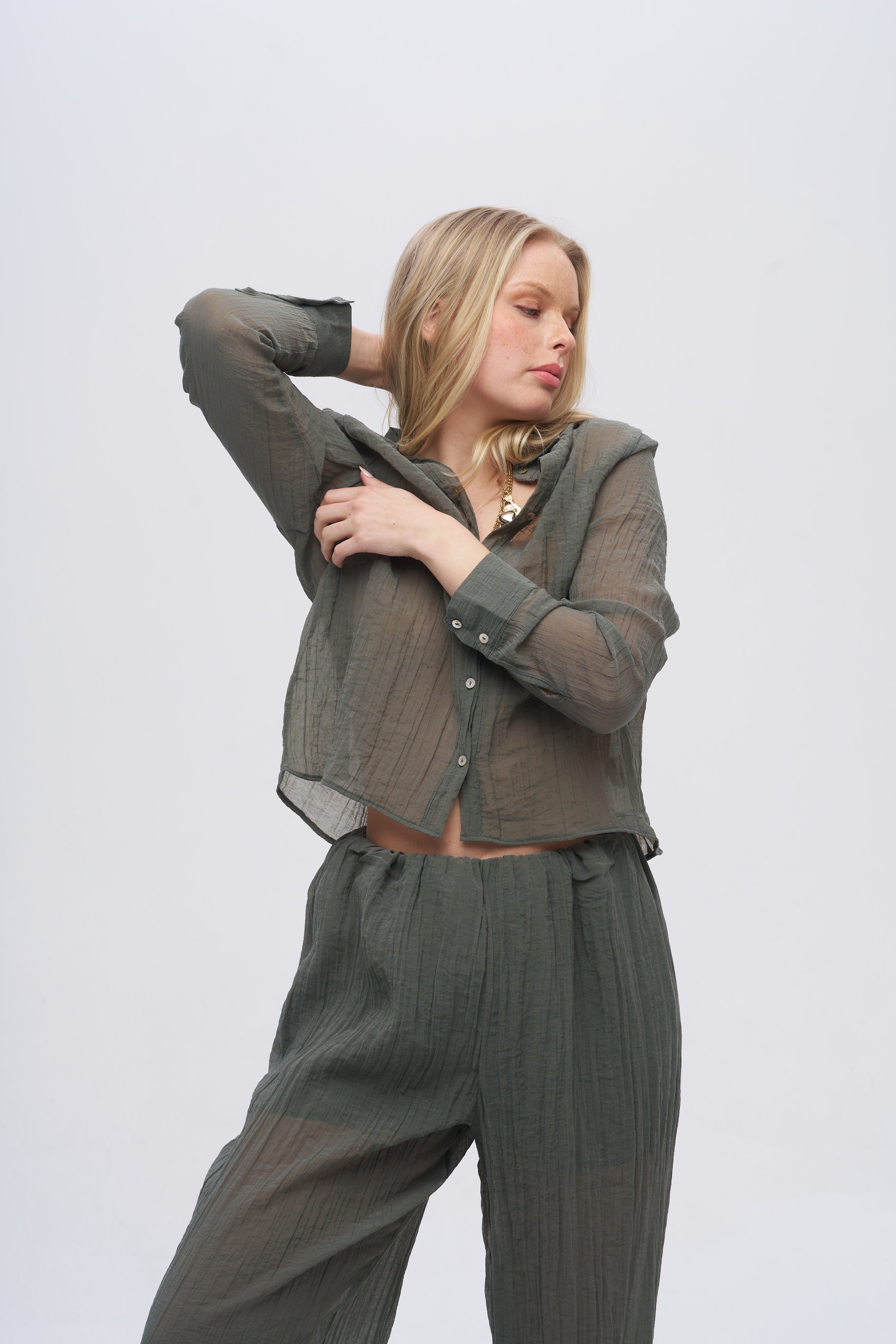 Çizgi Dokulu Klasik Yaka Transparan Gömlek Haki