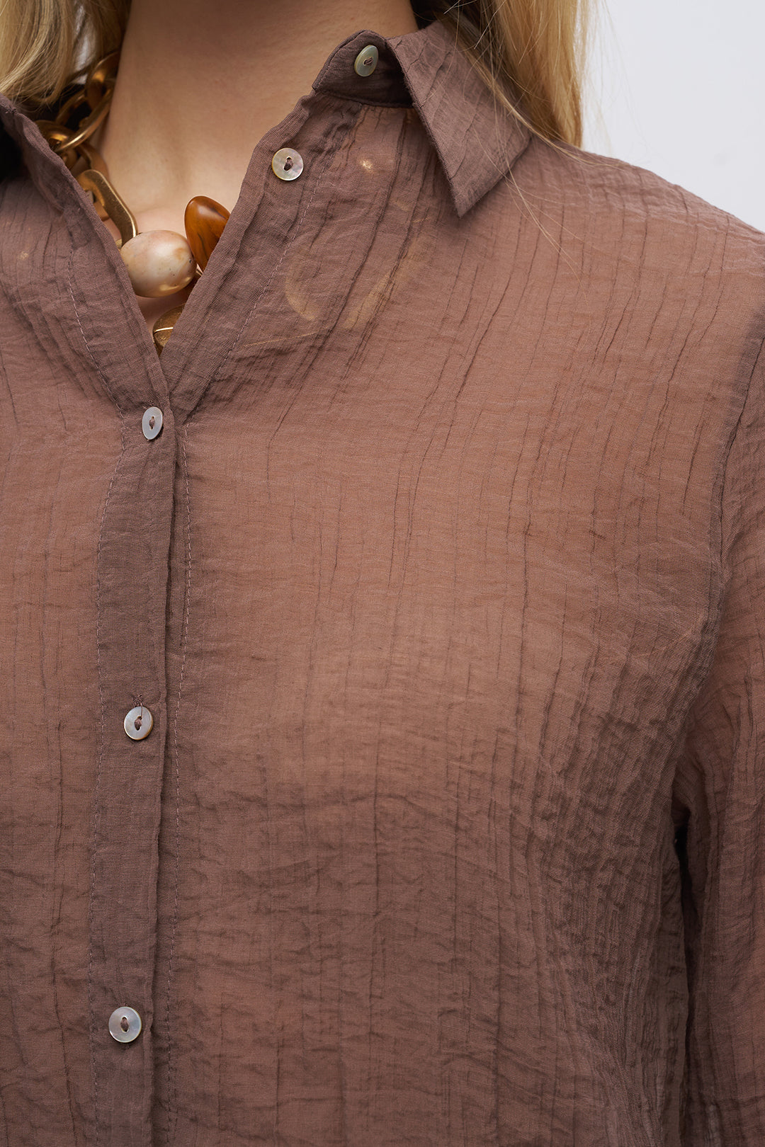 Çizgi Dokulu Klasik Yaka Transparan Gömlek Kahve