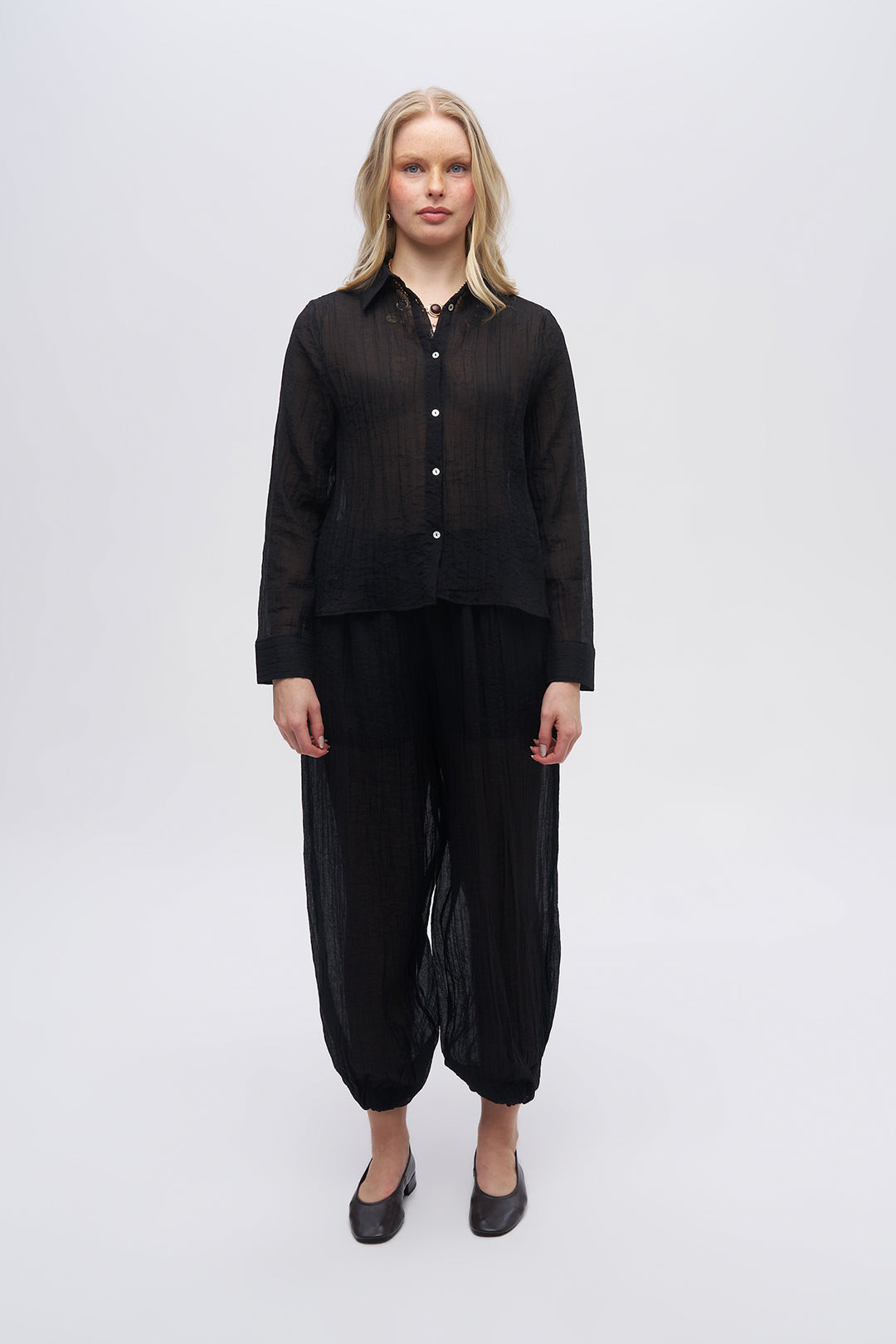 Çizgi Dokulu Klasik Yaka Transparan Gömlek Siyah