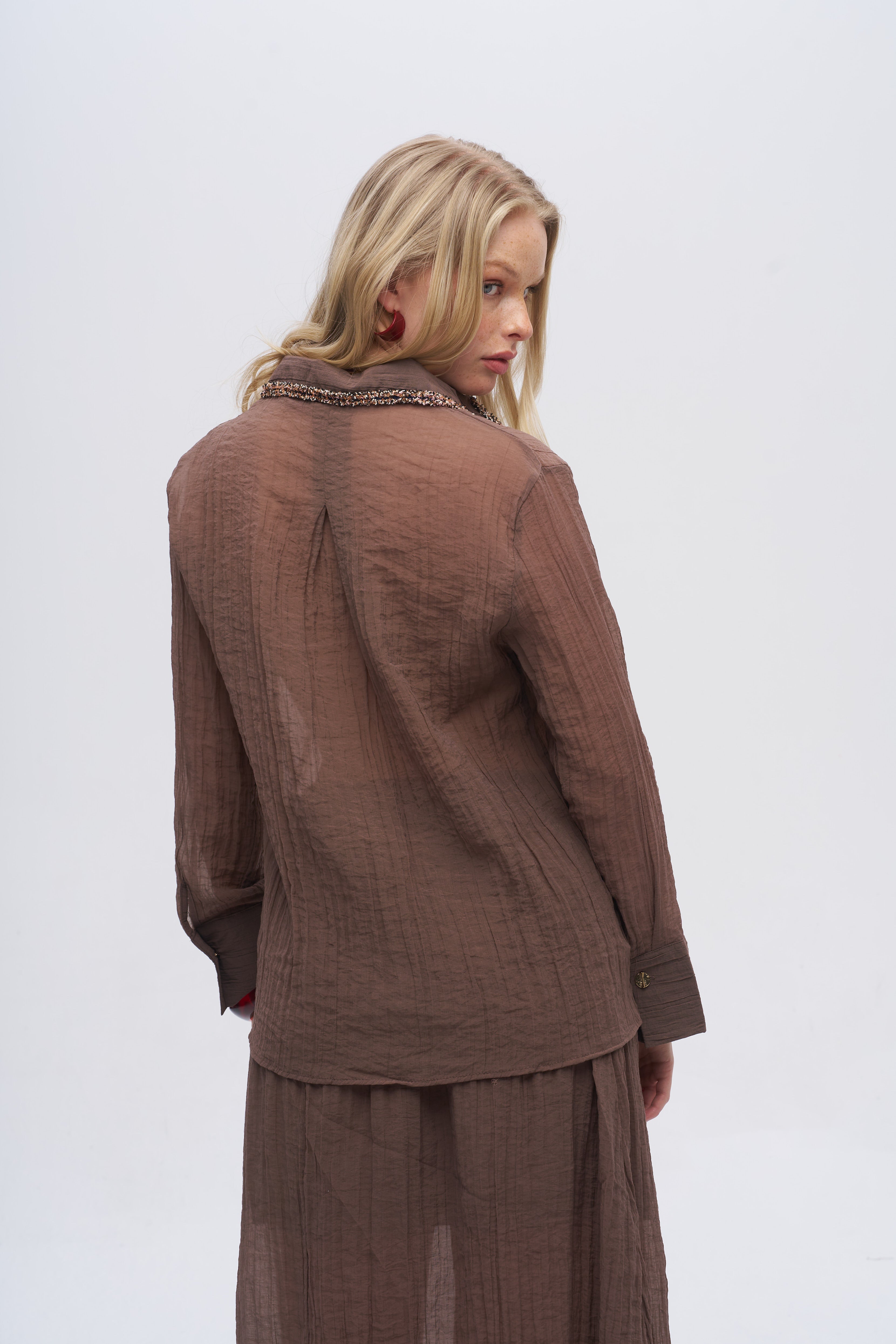 Çizgi Dokulu Taş İşlemeli Gömlek Kahve