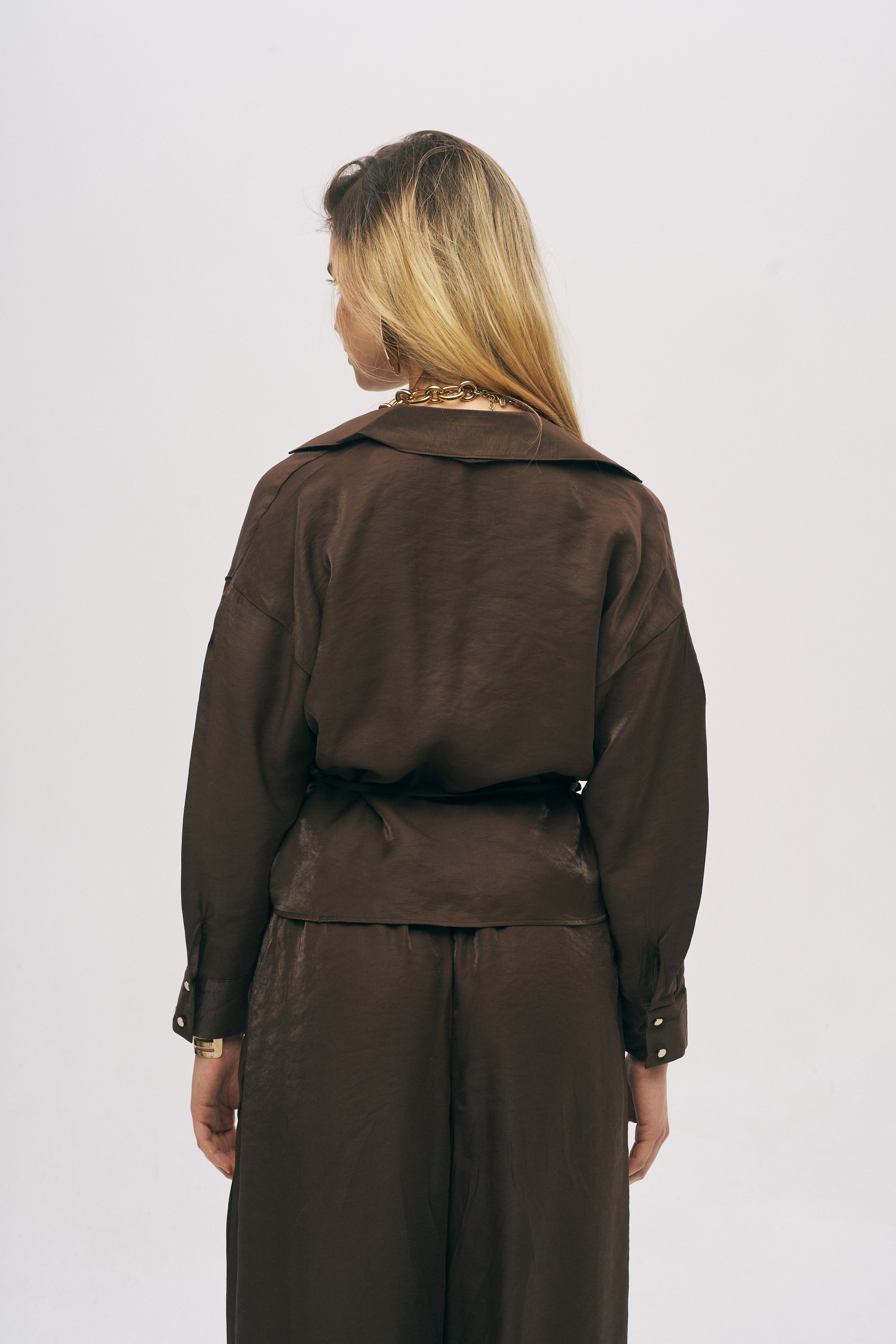 Toptan Kadın Kahverengi İpeksi Dokulu Bağlamalı Gömlek Kahve