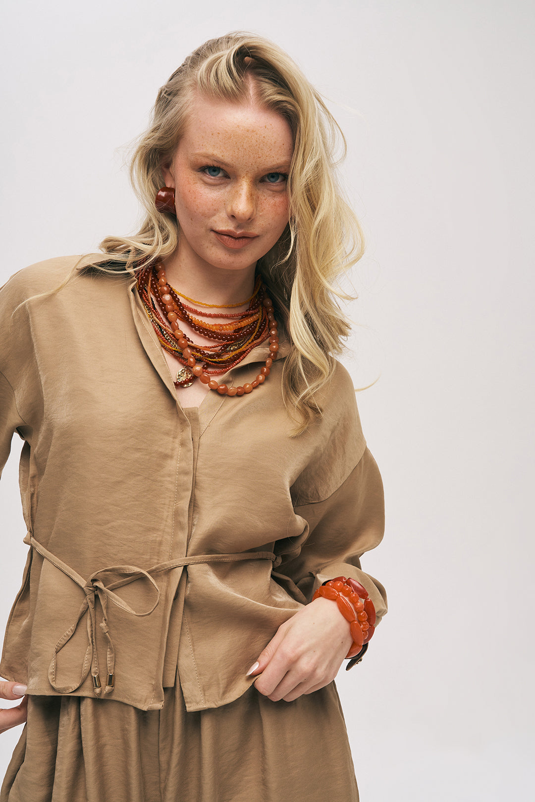 Toptan Kadın Karamel İpeksi Dokulu Bağlamalı Gömlek