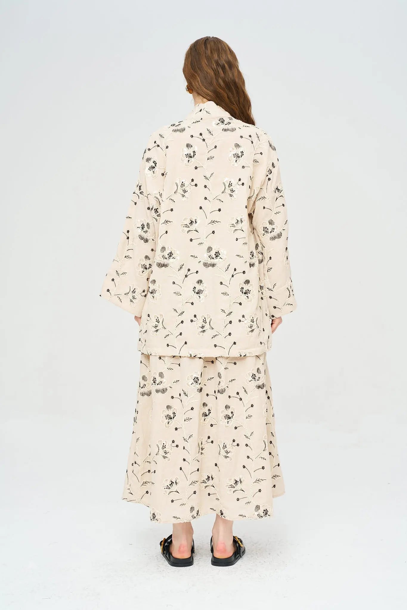Çiçek Nakışlı ve Pullu Kimono - Siyah ORFEONEGRO