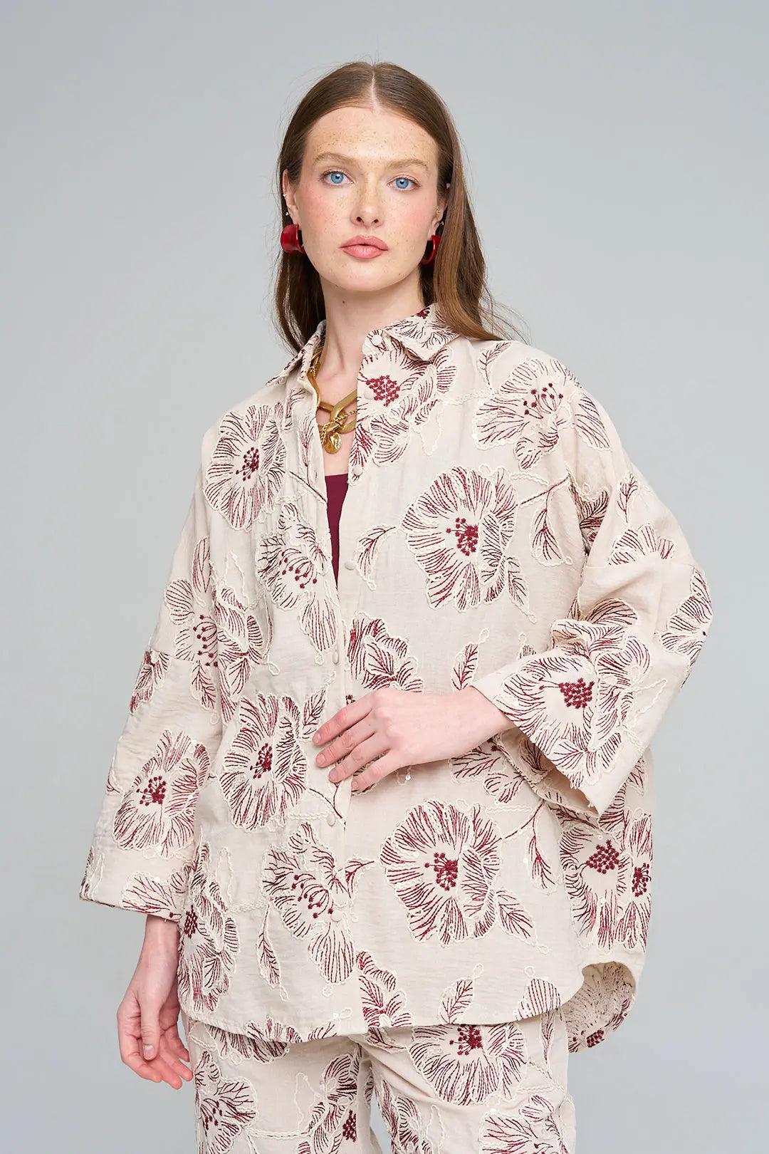 Çiçek Nakışlı ve Payet Detaylı Oversize Gömlek Bordo ORFEONEGRO