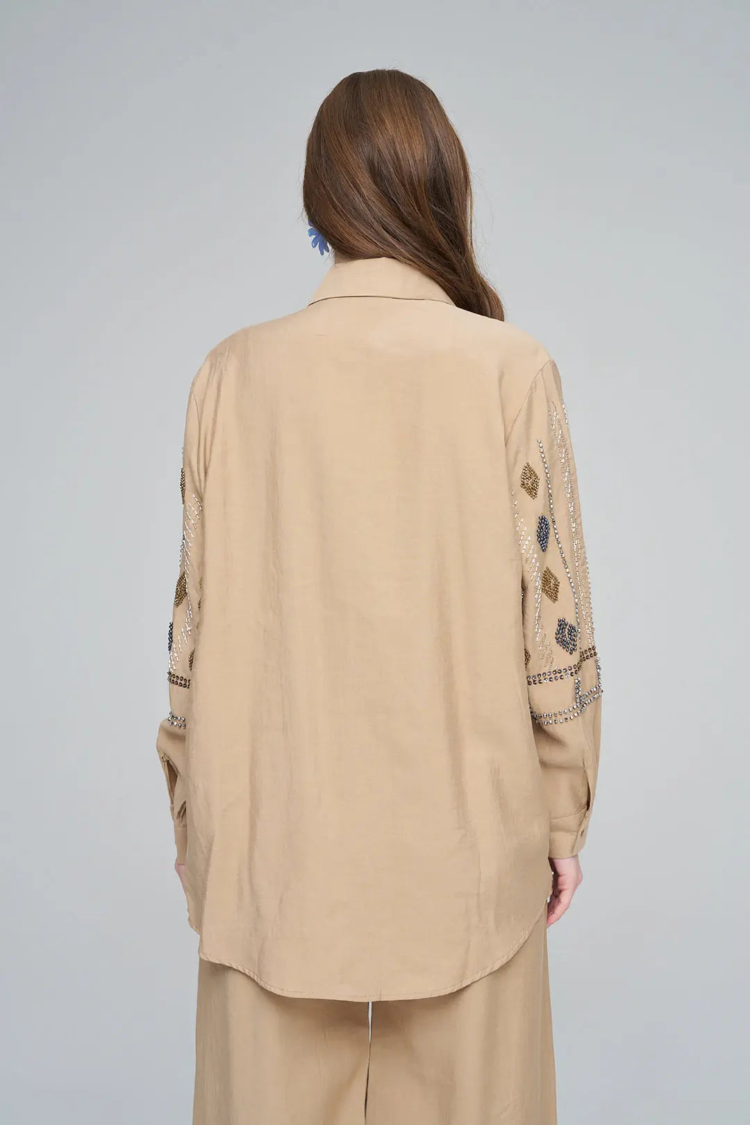 Orfeonegro Yoğun Boncuk İşlemeli Oversize Tencel Gömlek Karamel ORFEONEGRO
