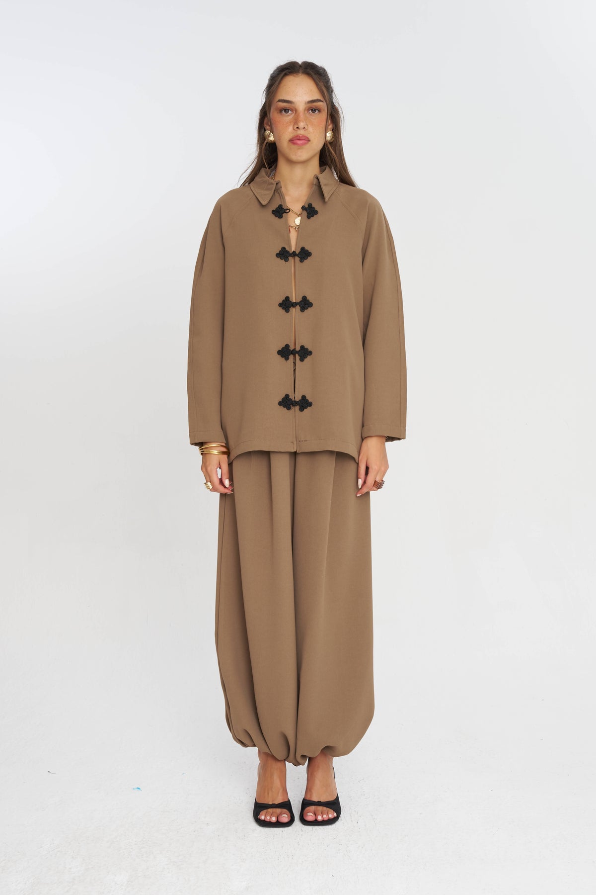 Toptan Çin Düğmeli Oversize Kadın Bej Gömlek