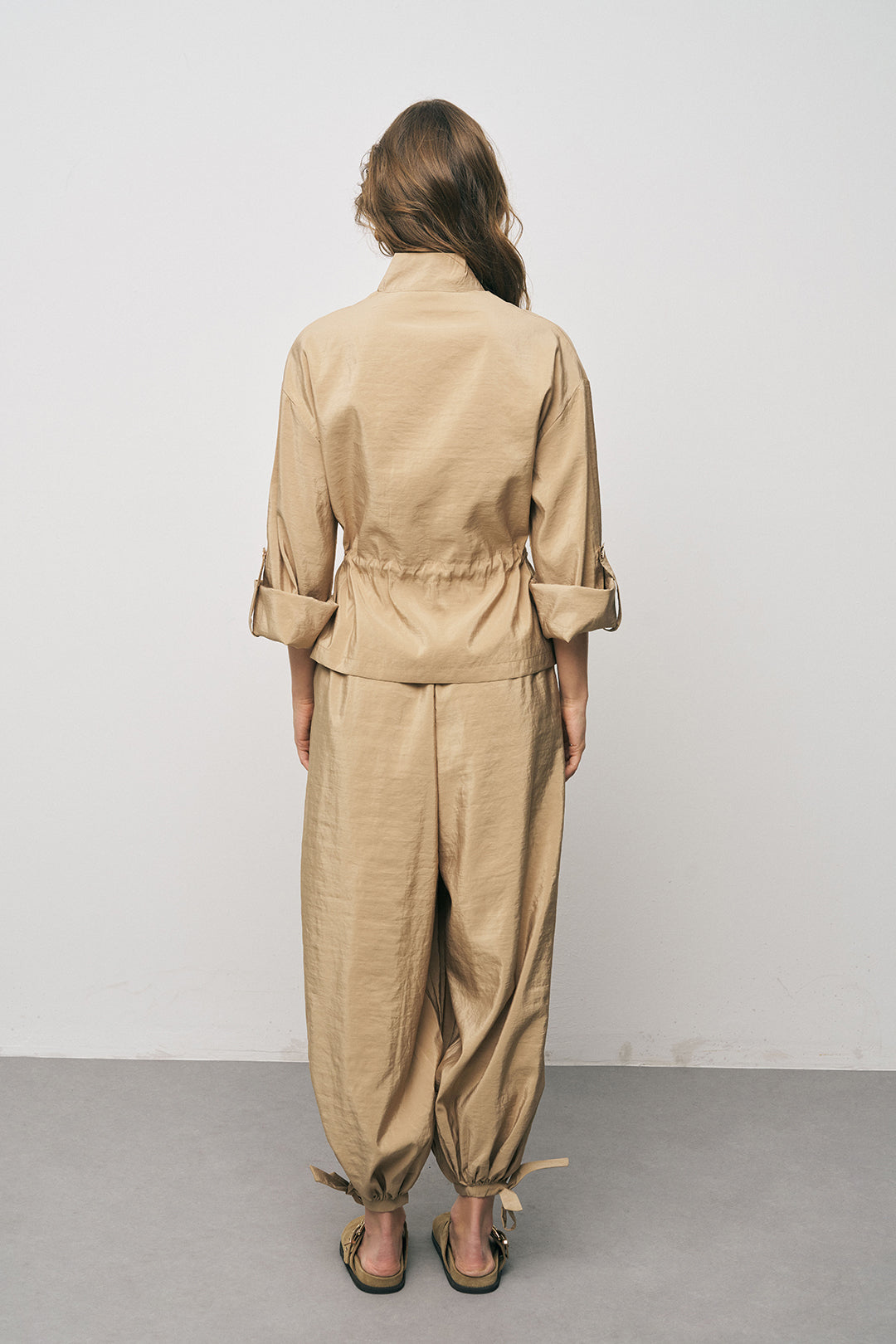 Orfeonegro Beli Büzgülü ve Bağlama Detaylı Bej Fermuarlı Ceket