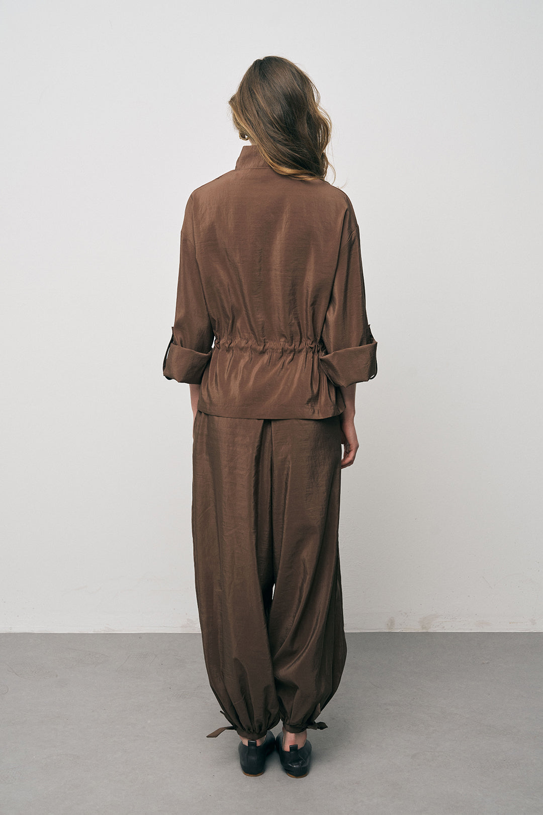 Orfeonegro Beli Büzgülü ve Bağlama Detaylı Kahverengi Fermuarlı Ceket