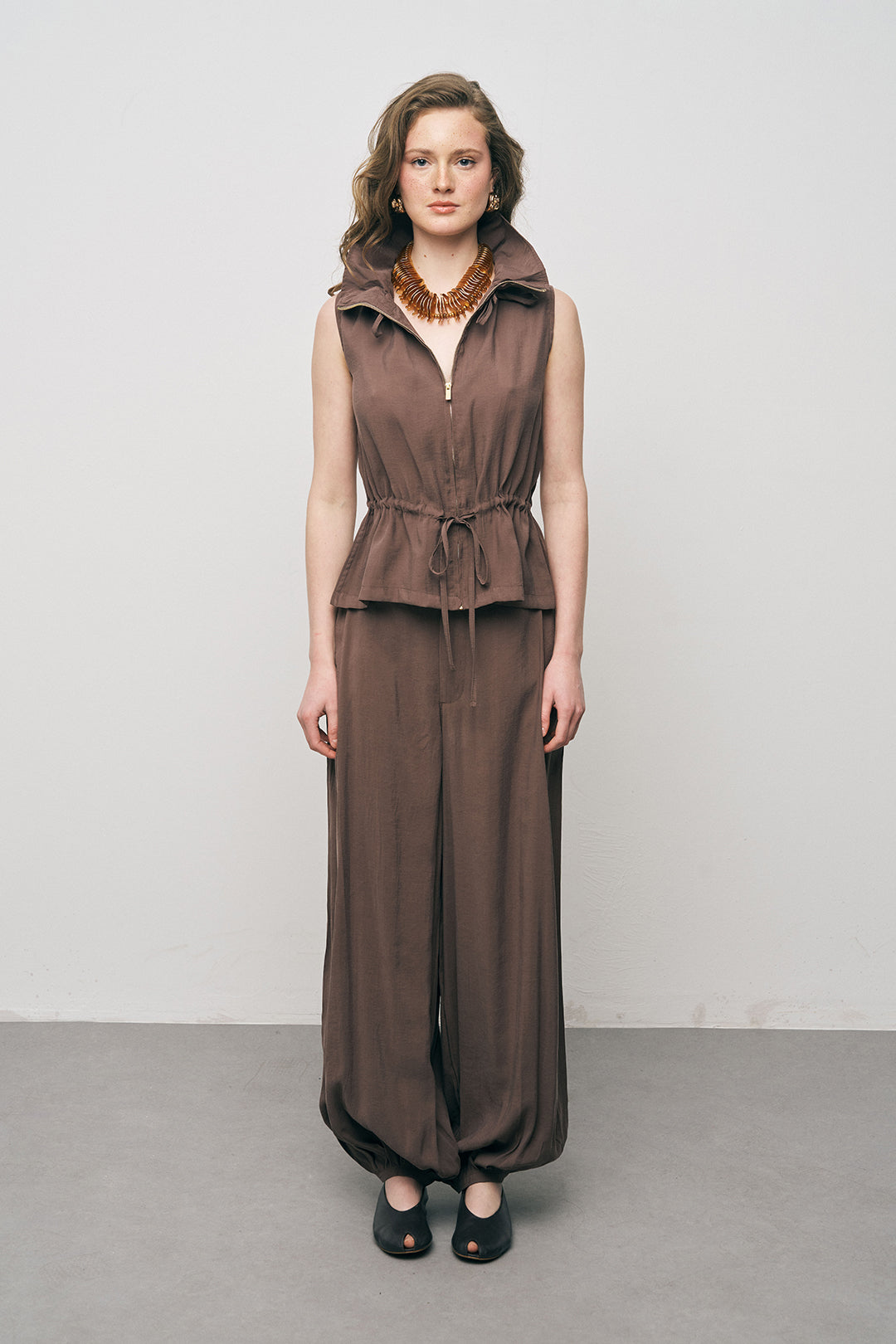 Dik Yakalı Rahat Kesim Kahve Yelek