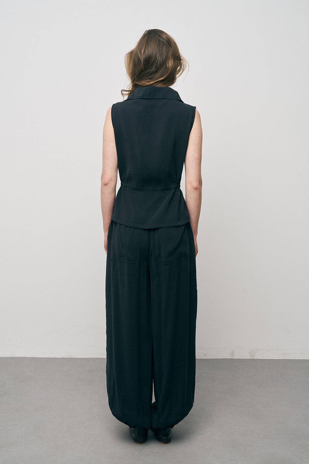 Dik Yakalı Rahat Kesim Siyah Yelek