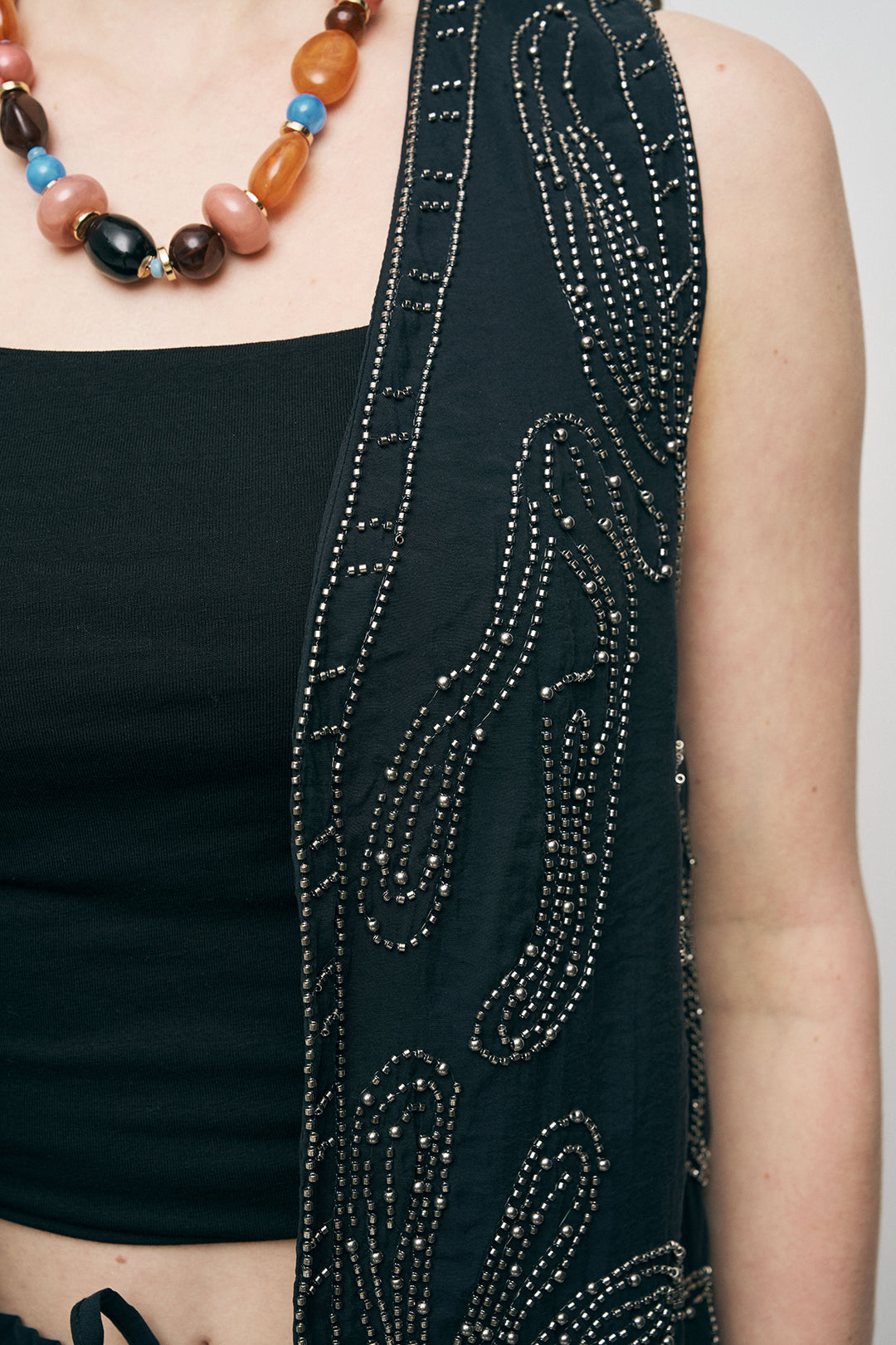 Orfeonegro Boncuk İşlemeli Kısa Siyah Yelek