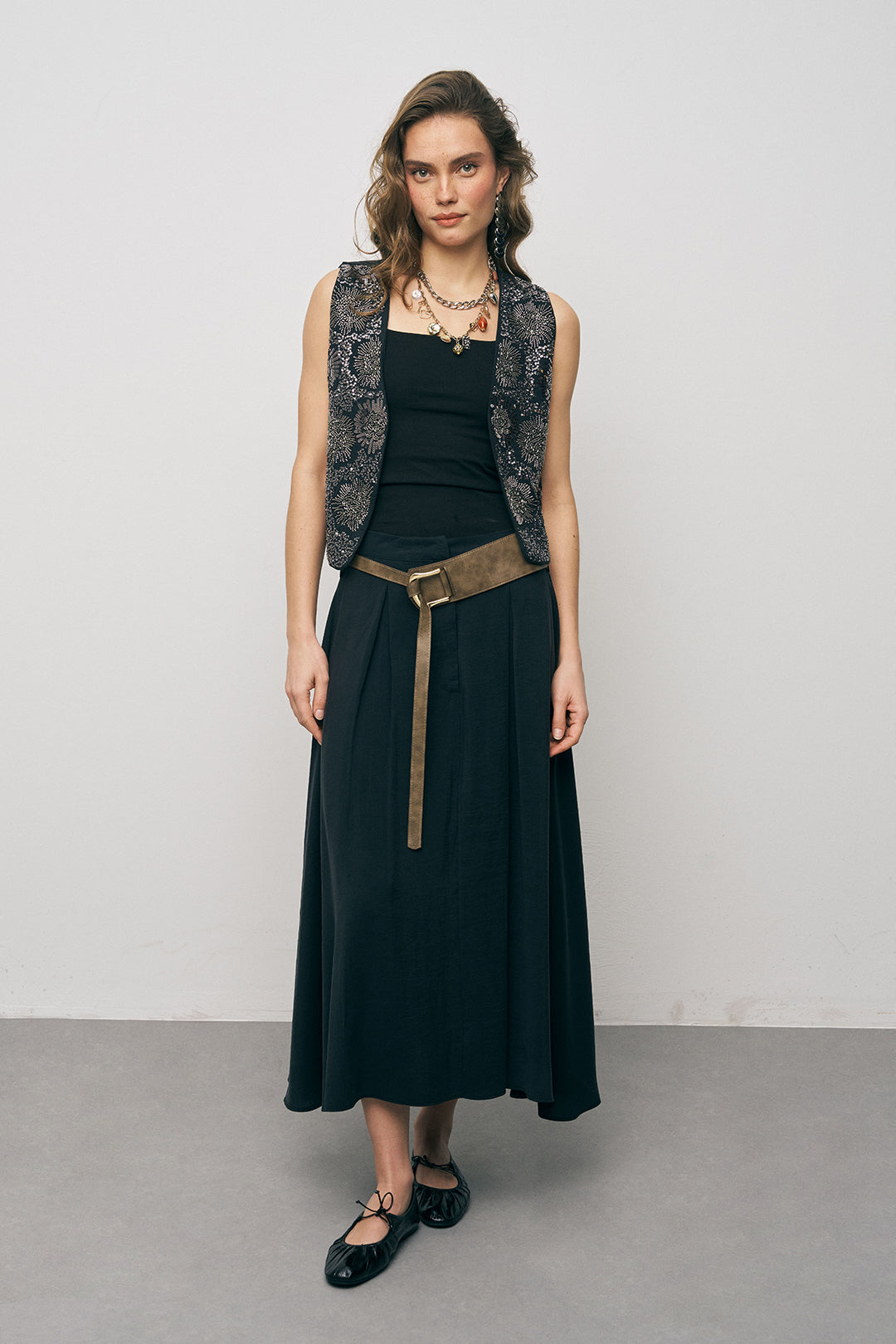 Orfeonegro İşleme ve Pul Detaylı Siyah Kısa Yelek