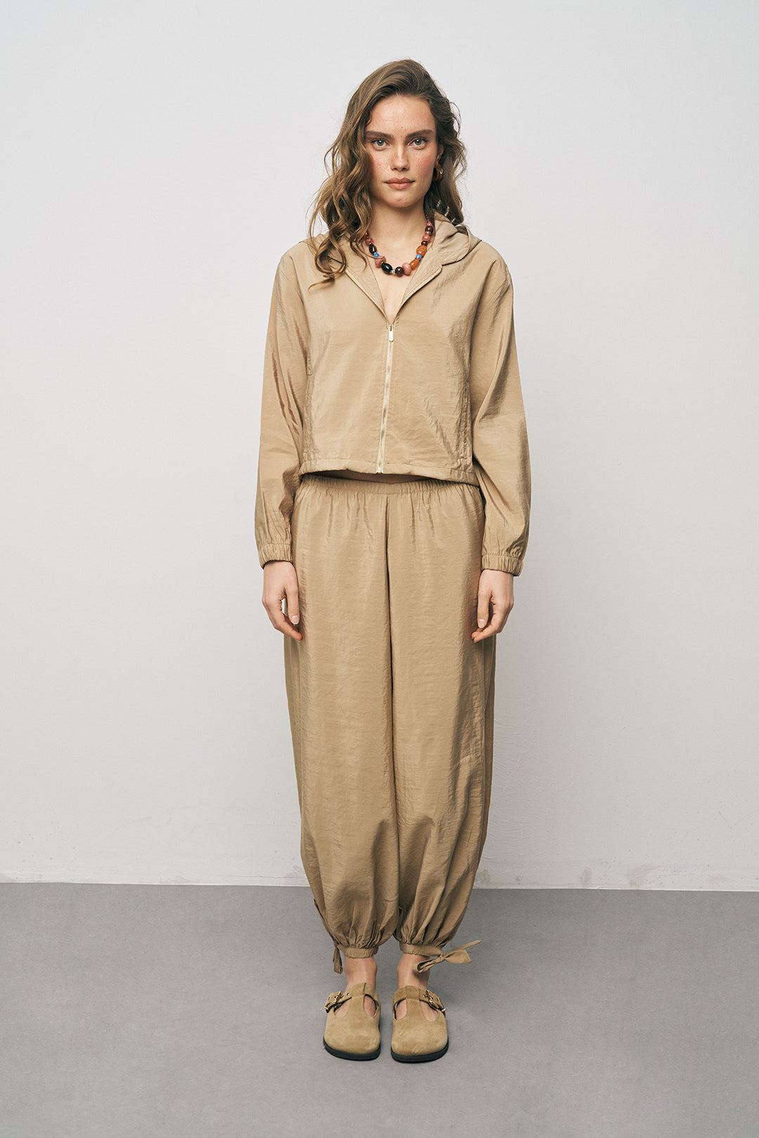 Orfeonegro Bej Kapüşonlu Fermuarlı Lastikli Bel Detaylı Crop Ceket