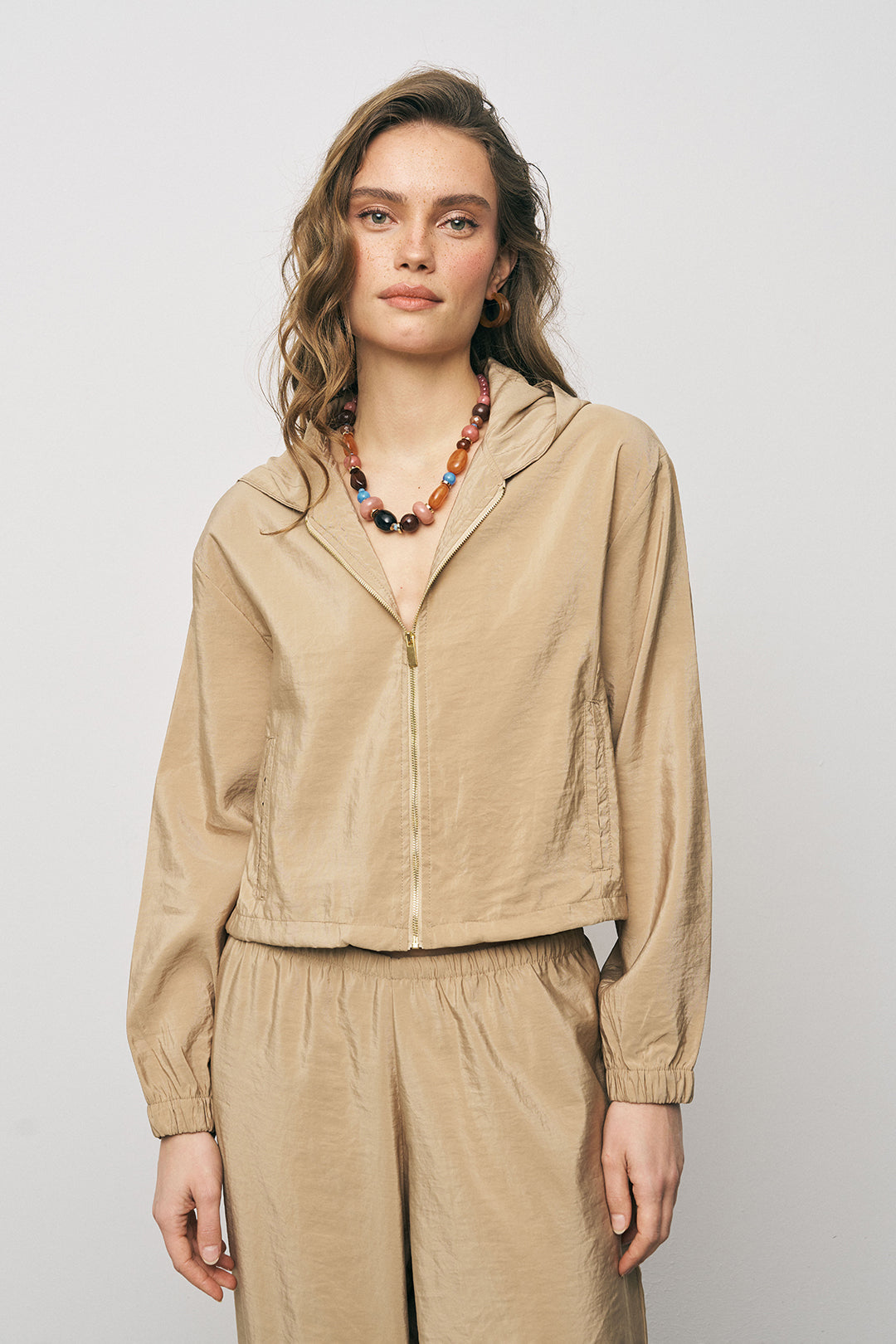 Orfeonegro Bej Kapüşonlu Fermuarlı Lastikli Bel Detaylı Crop Ceket