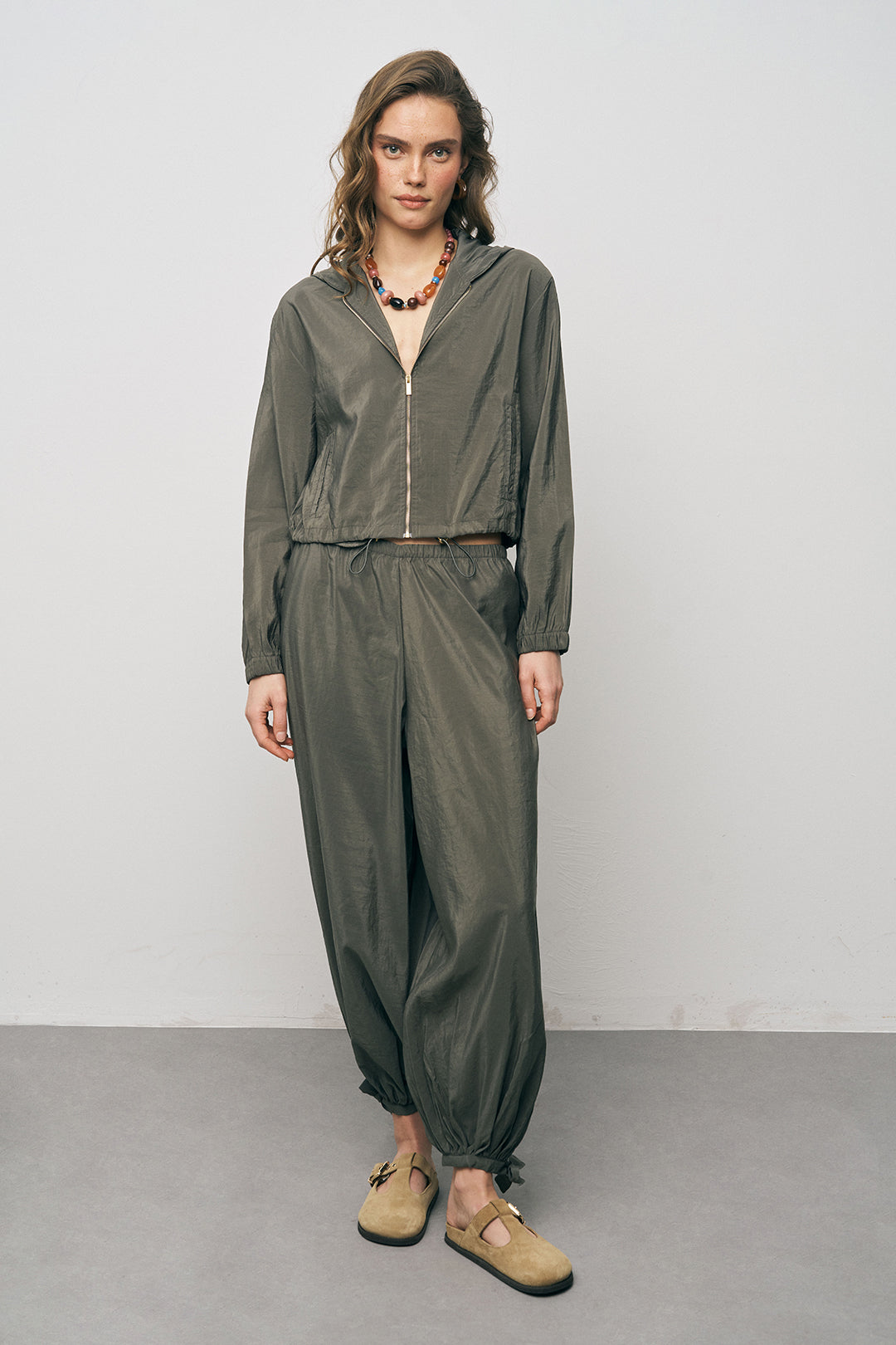 Orfeonegro Haki Kapüşonlu Fermuarlı Lastikli Bel Detaylı Crop Ceket