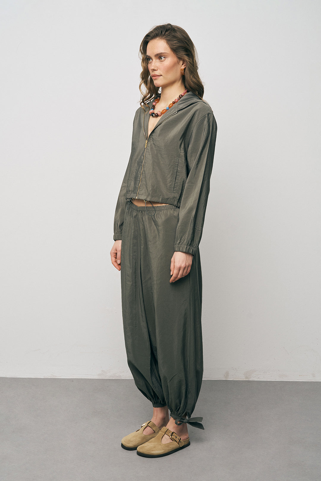 Orfeonegro Haki Kapüşonlu Fermuarlı Lastikli Bel Detaylı Crop Ceket