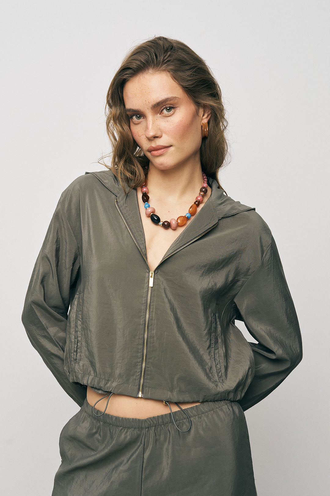 Orfeonegro Haki Kapüşonlu Fermuarlı Lastikli Bel Detaylı Crop Ceket