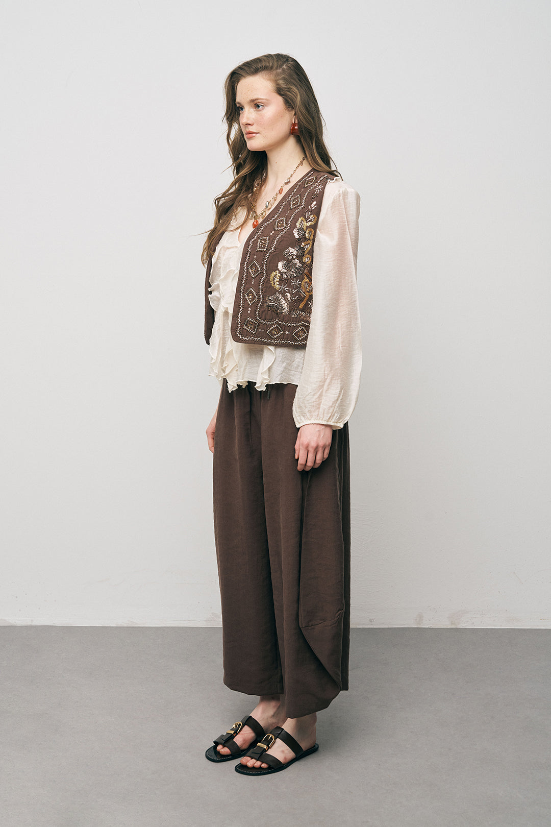 Orfeonegro Boncuk ve Nakışlı Kısa Kahve Yelek