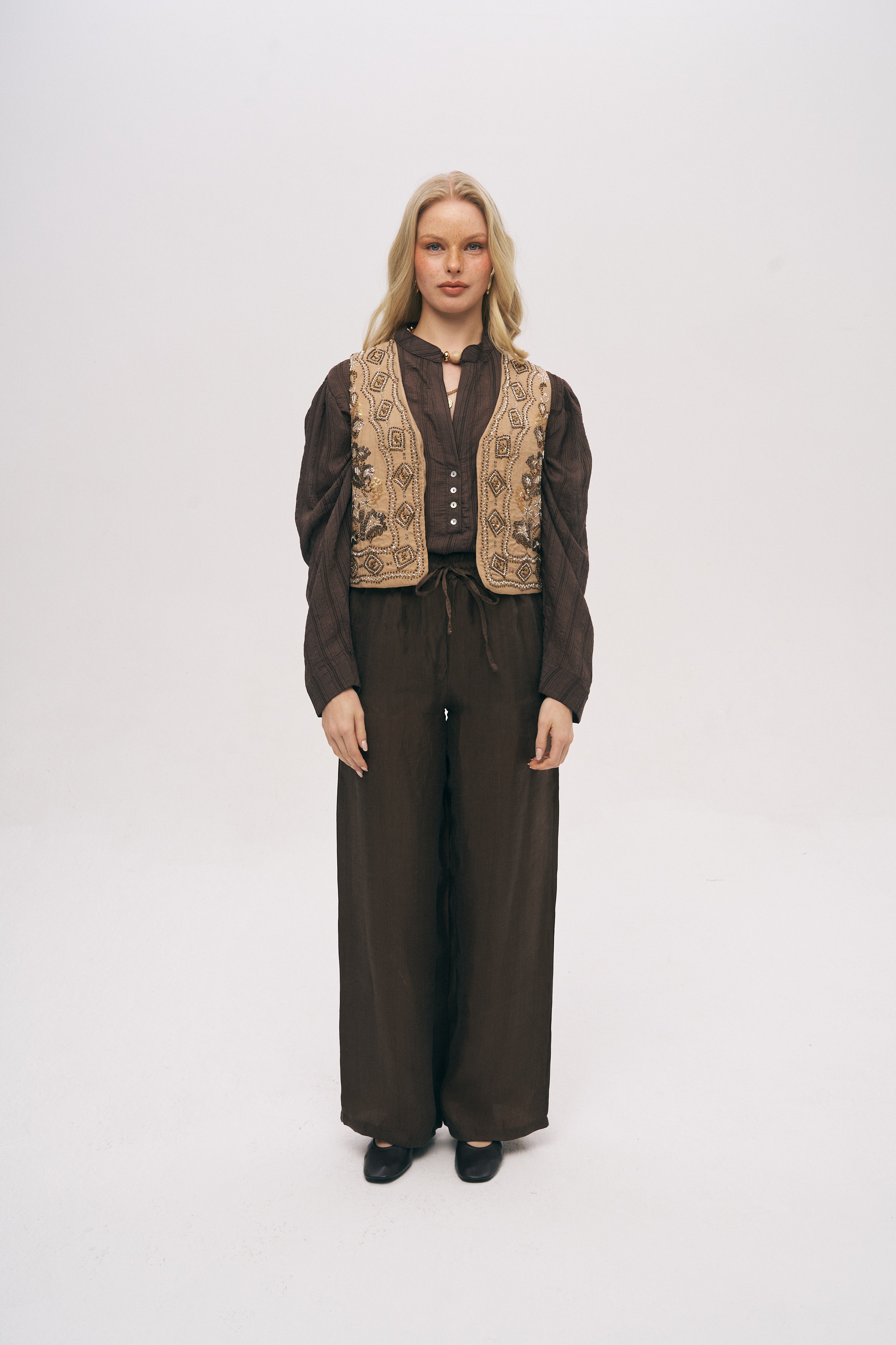 Orfeonegro Boncuk ve Nakışlı Kısa Karamel Yelek