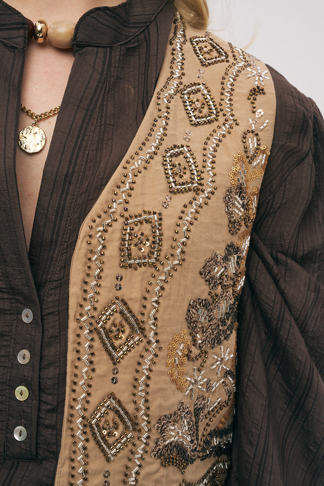 Orfeonegro Boncuk ve Nakışlı Kısa Karamel Yelek