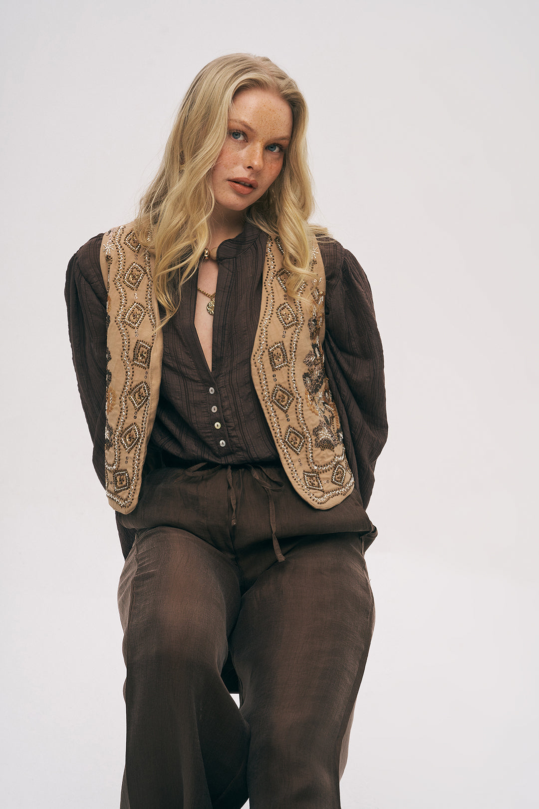 Orfeonegro Boncuk ve Nakışlı Kısa Karamel Yelek