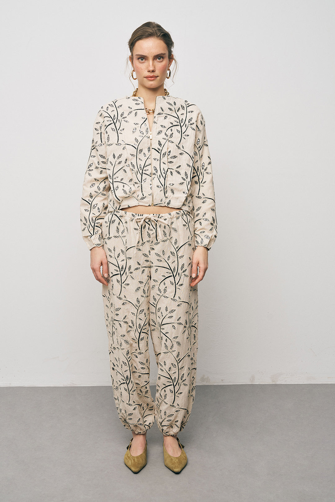 Orfeonegro Yaprak Nakışlı Fermuarlı Crop Tasarım Siyah Ceket