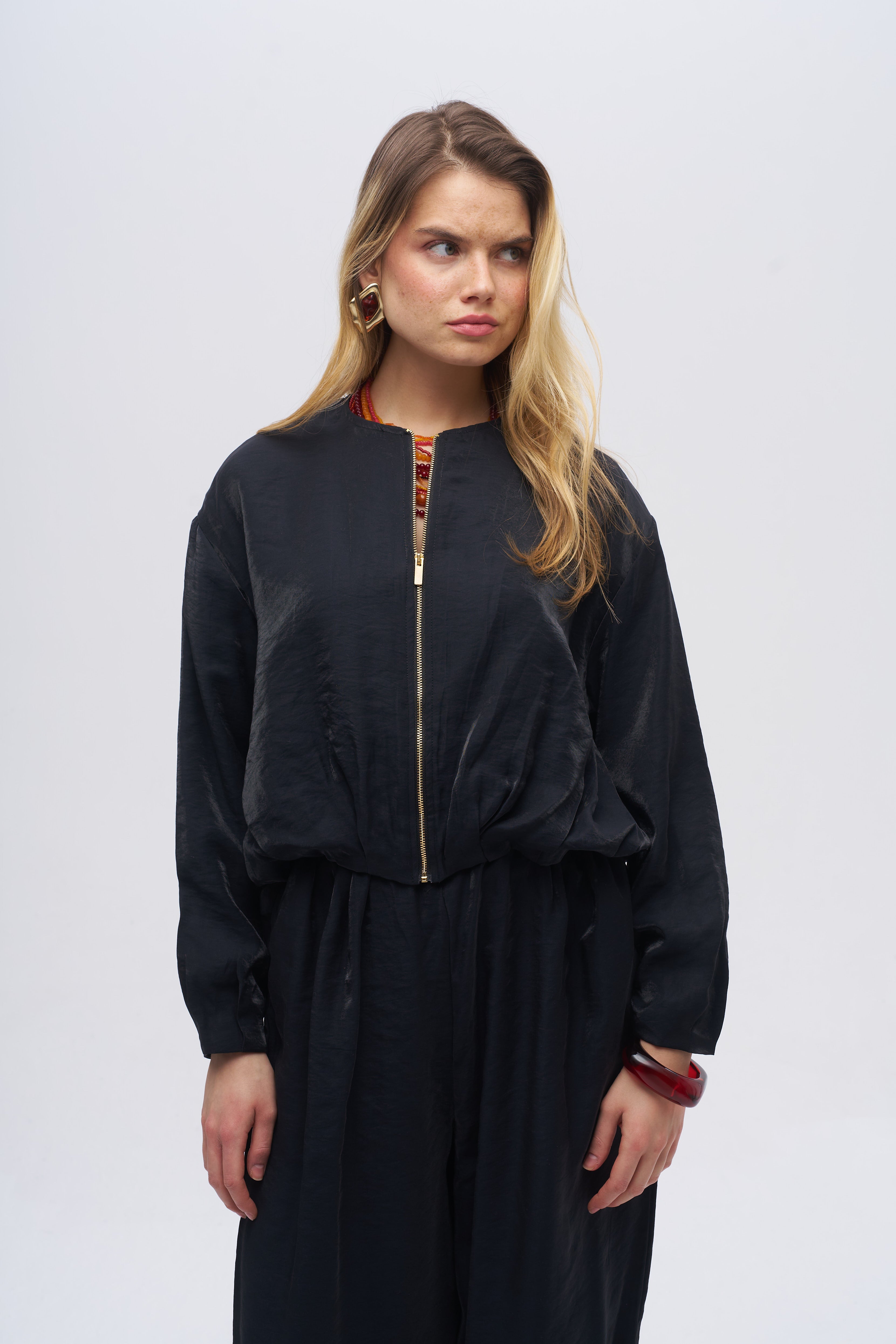 Büzgü Detaylı Fermuarlı Ceket Siyah