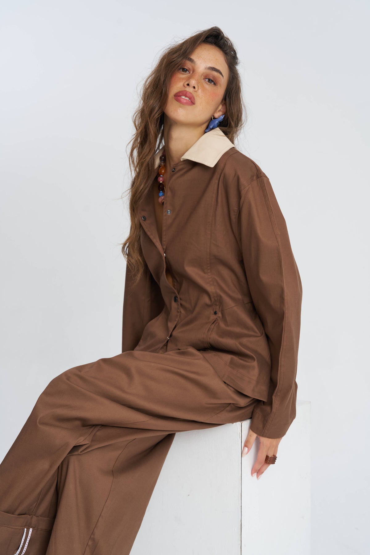 Toptan Kontrast Yakalı Tencel Karışımlı Kadın Ceket Kahve