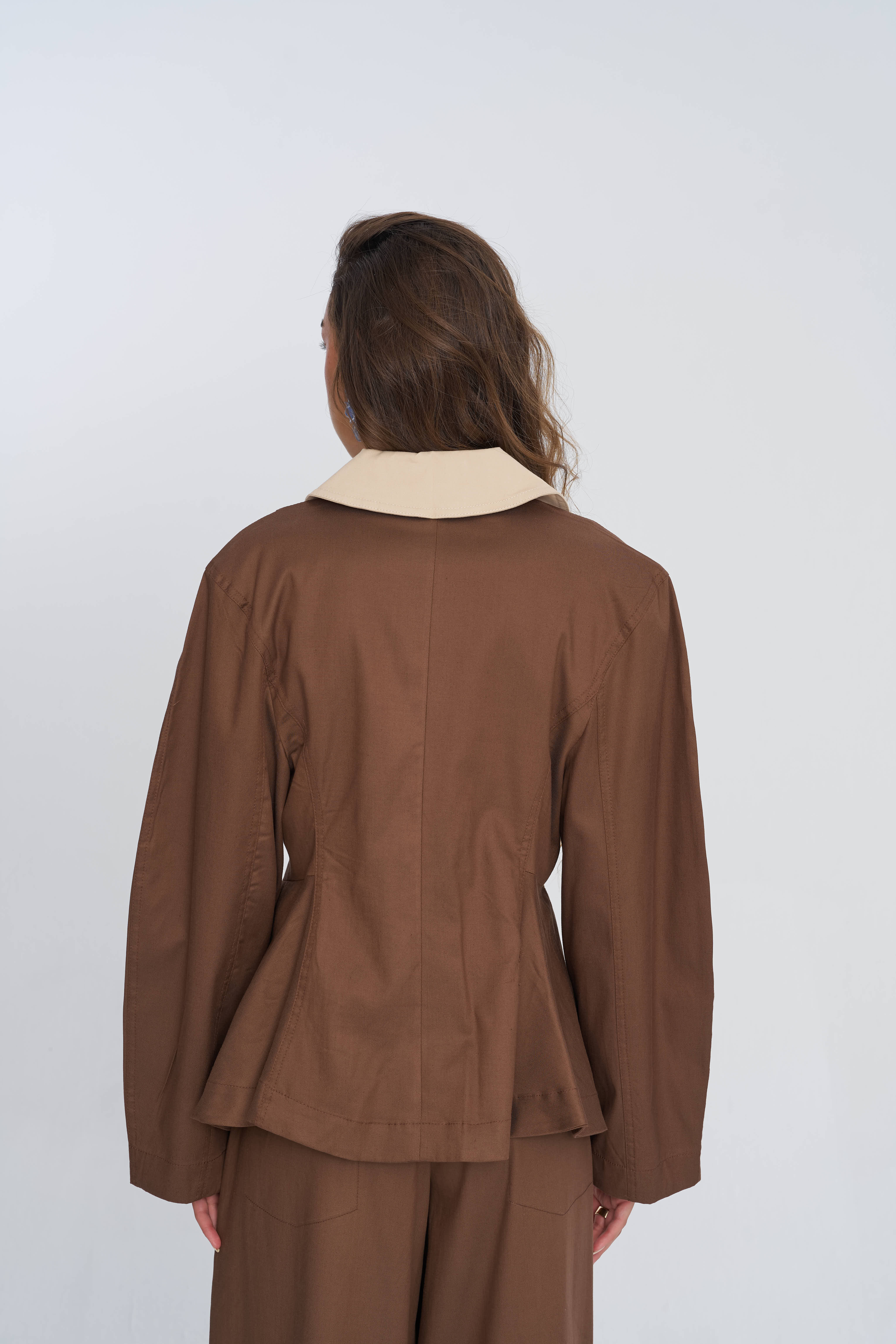Toptan Kontrast Yakalı Tencel Karışımlı Kadın Ceket Kahve