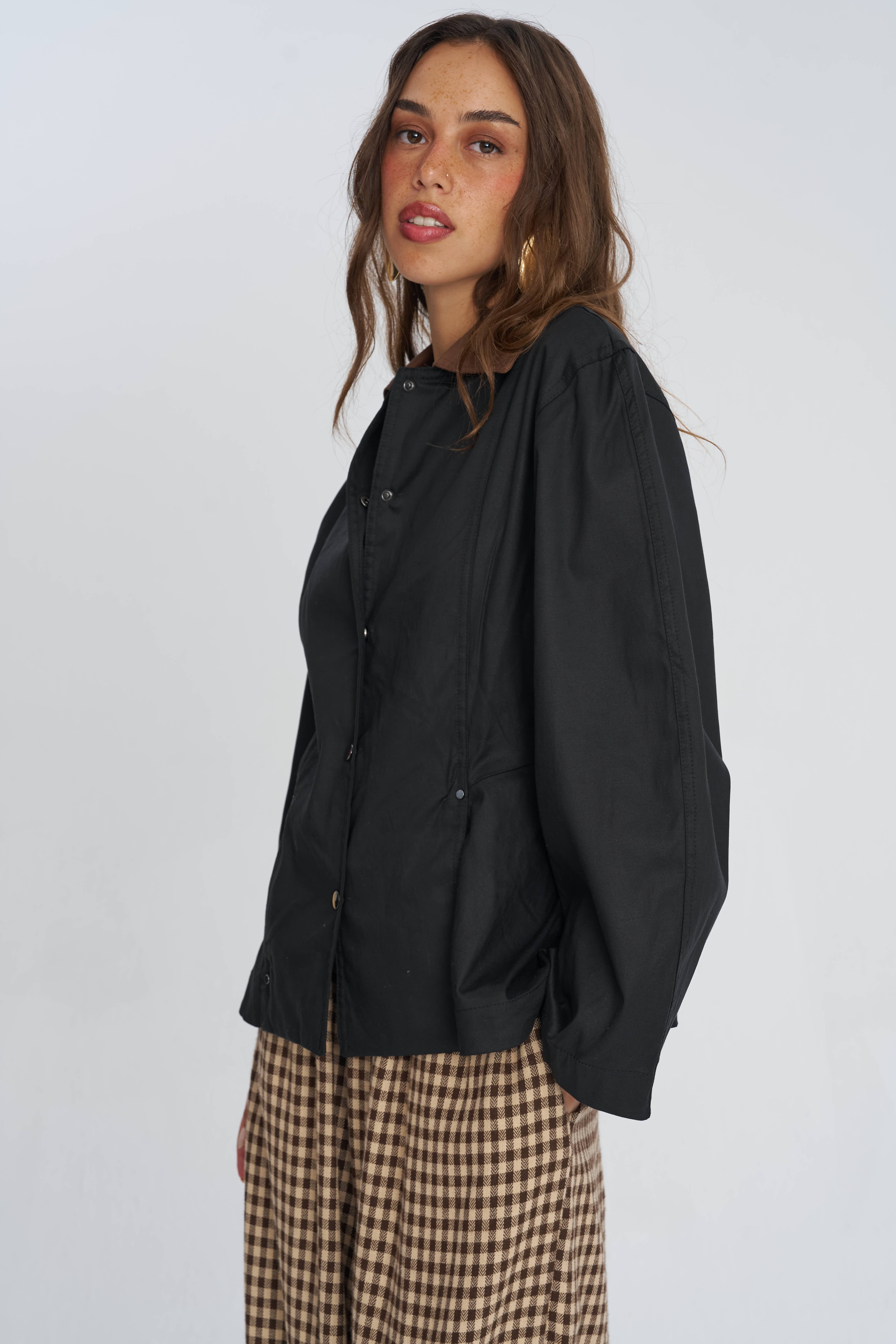 Toptan Kontrast Yakalı Tencel Karışımlı Kadın Ceket Siyah