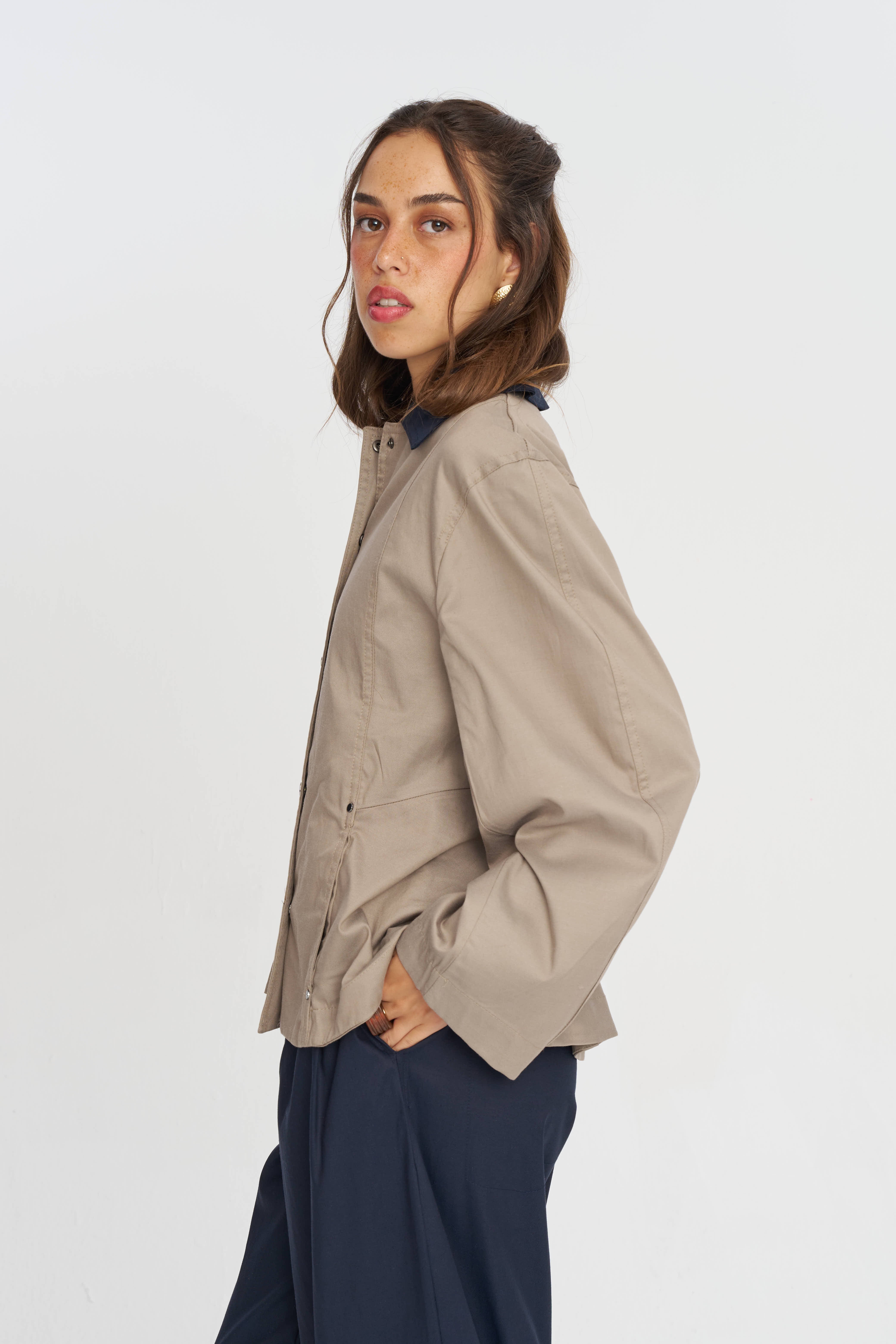 Toptan Kontrast Yakalı Tencel Karışımlı Kadın Ceket Vizon