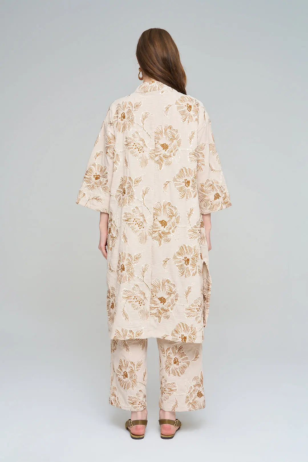 Çiçek Nakışlı ve Payet Detaylı Oversize Kimono Kahve ORFEONEGRO