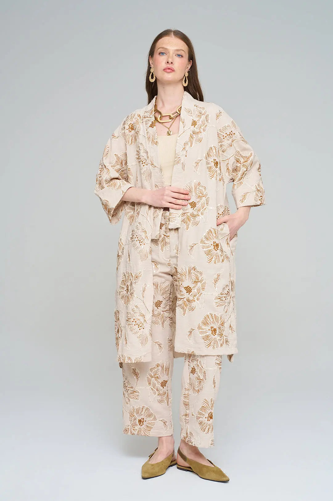 Çiçek Nakışlı ve Payet Detaylı Oversize Kimono Kahve ORFEONEGRO