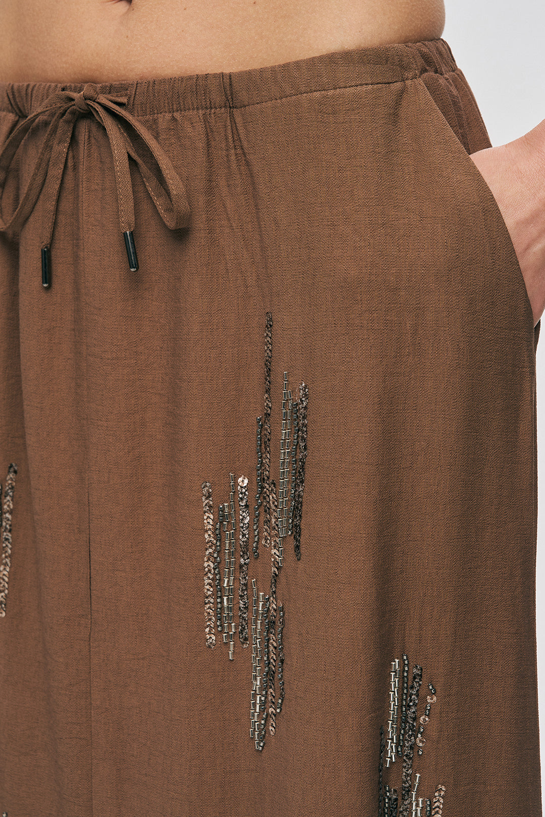 Orfeonegro Kahve Parıltılı İşleme Detaylı Beli Bağcıklı Maxi Boy Etek