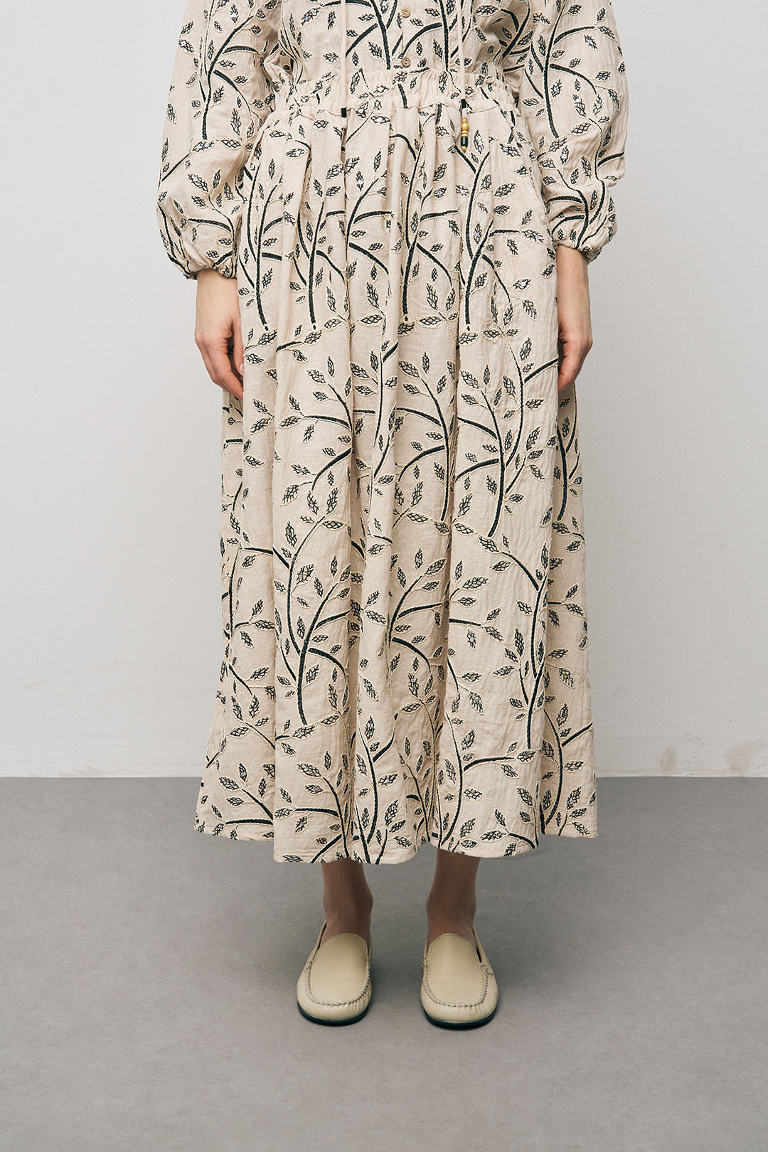 Otantik Desenli Tiril Tiril Yazlık Siyah Etek