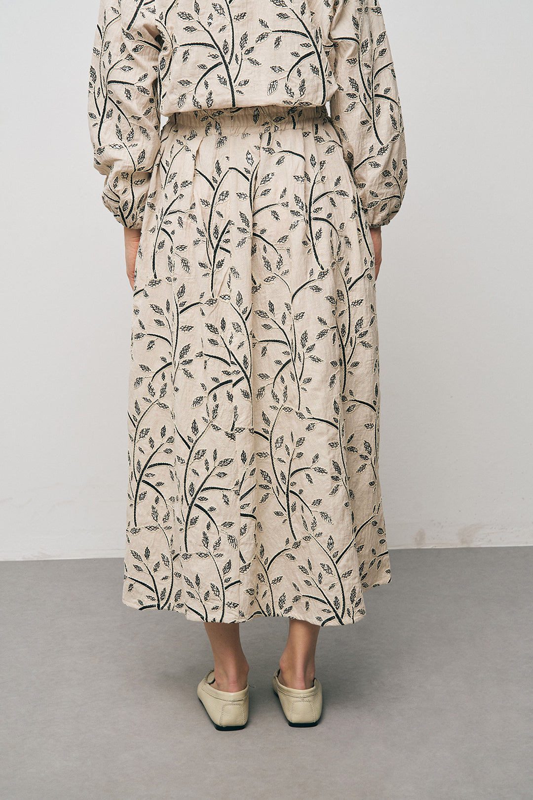 Otantik Desenli Tiril Tiril Yazlık Siyah Etek