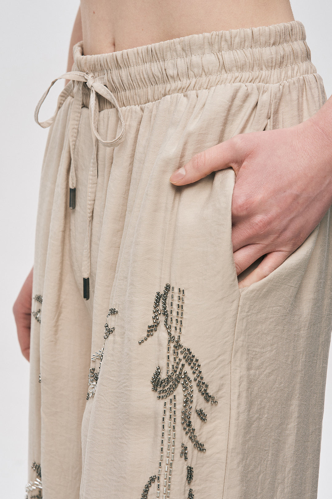 İşlemeli Bej Geniş Paça Pantolon